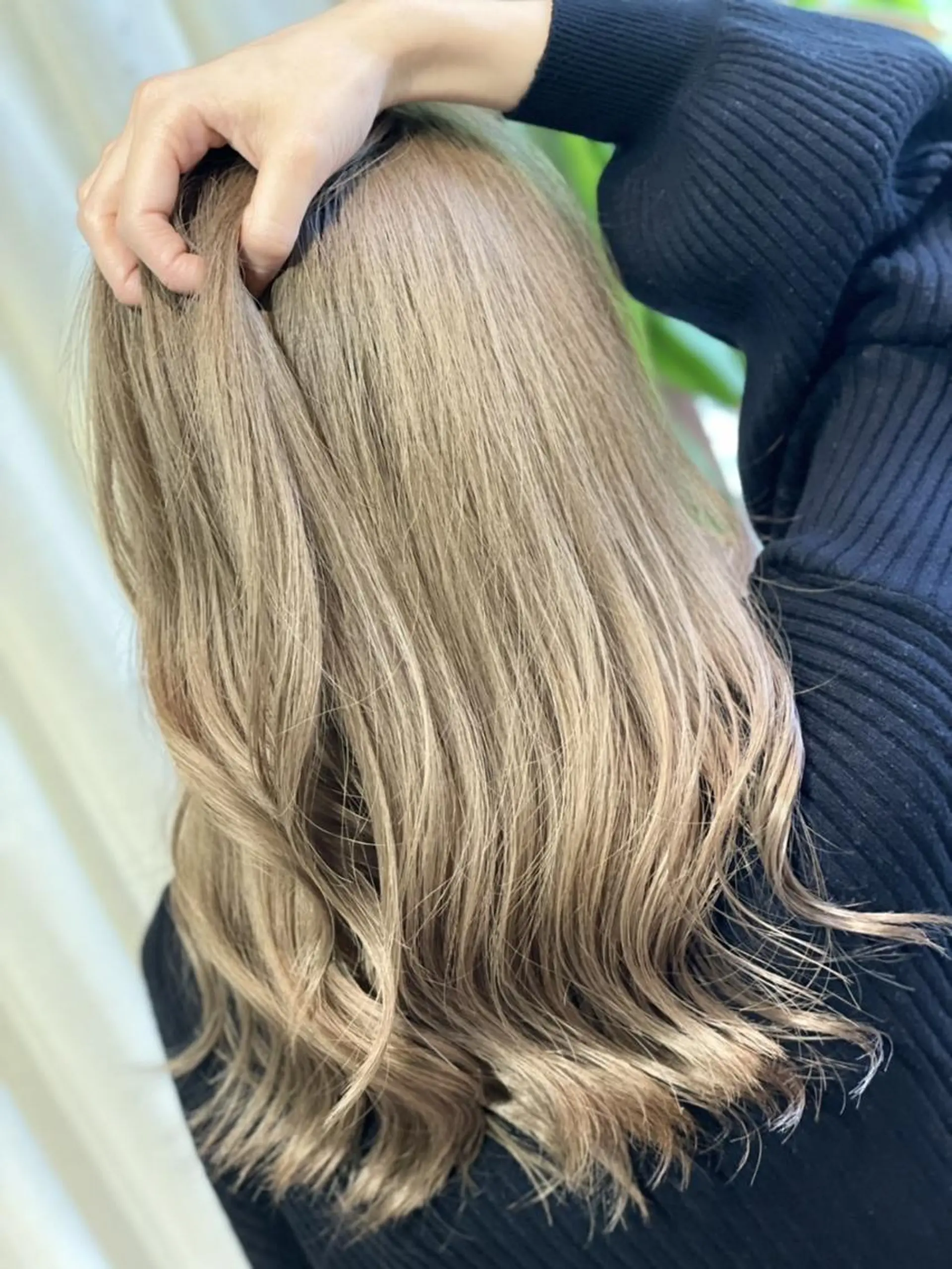 ロング カラー ベージュカラー ブリーチ ハイトーンカラー ミルクティーベージュ ヘアカラー トリートメント ハイトーン得意😍 FORのヘアスタイル