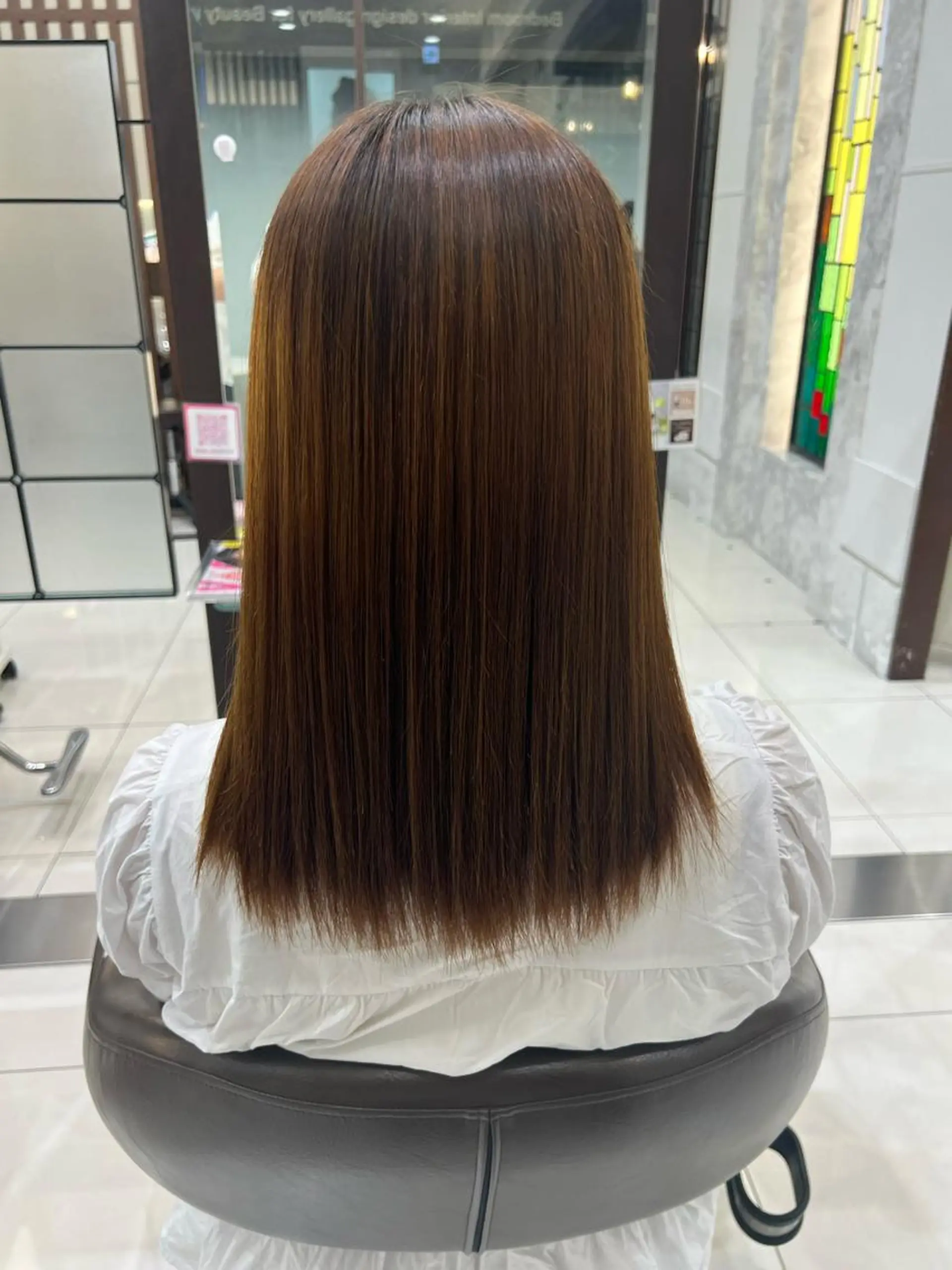 セミロング カット 縮毛矯正 ハイトーン／透明感 カラー Mioのヘアスタイル