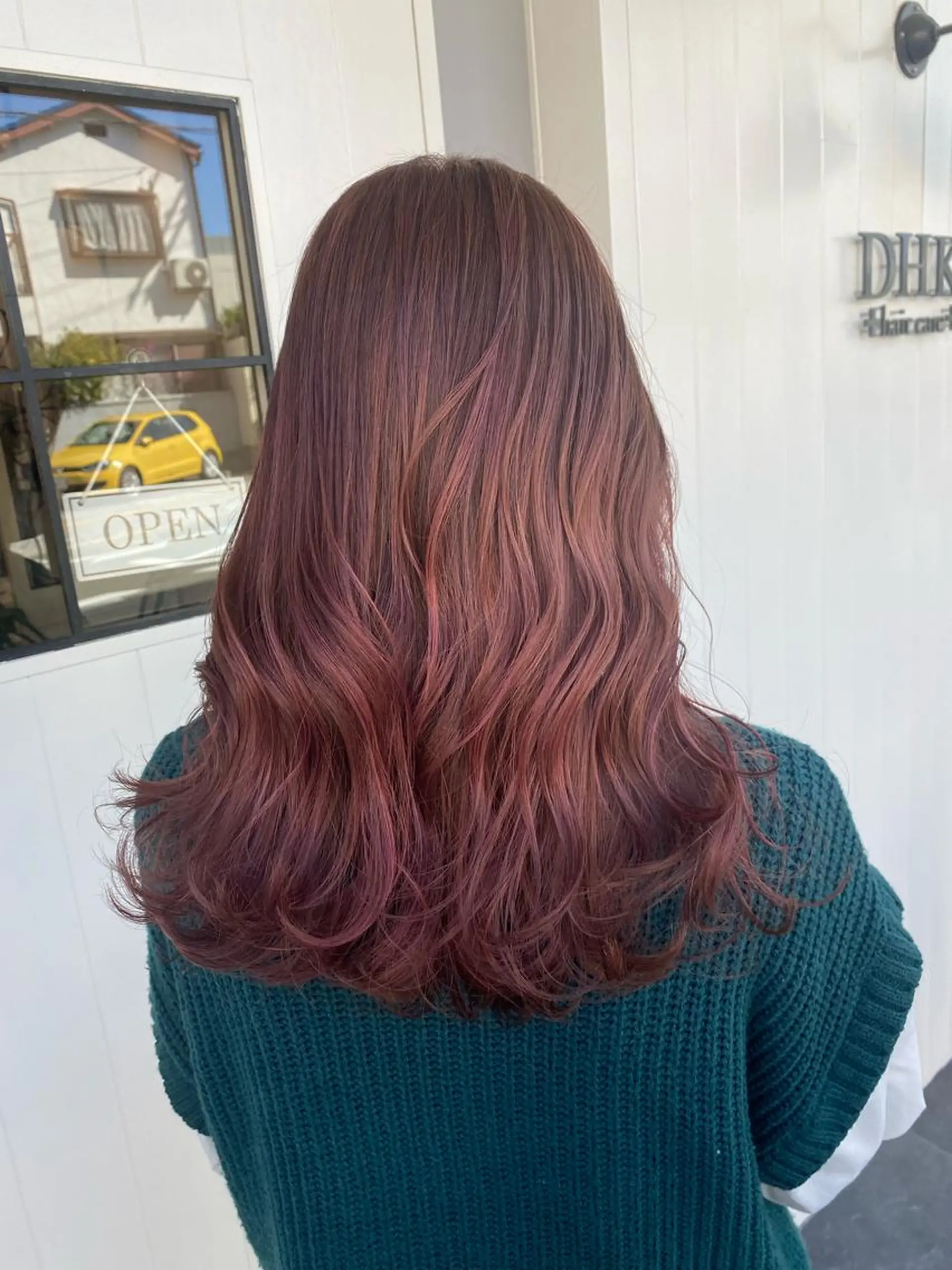 ロング カラー ブリーチ カシス ブリーチなしカラー ピンクカラー ヘアカラー 西村 美羽のヘアスタイル