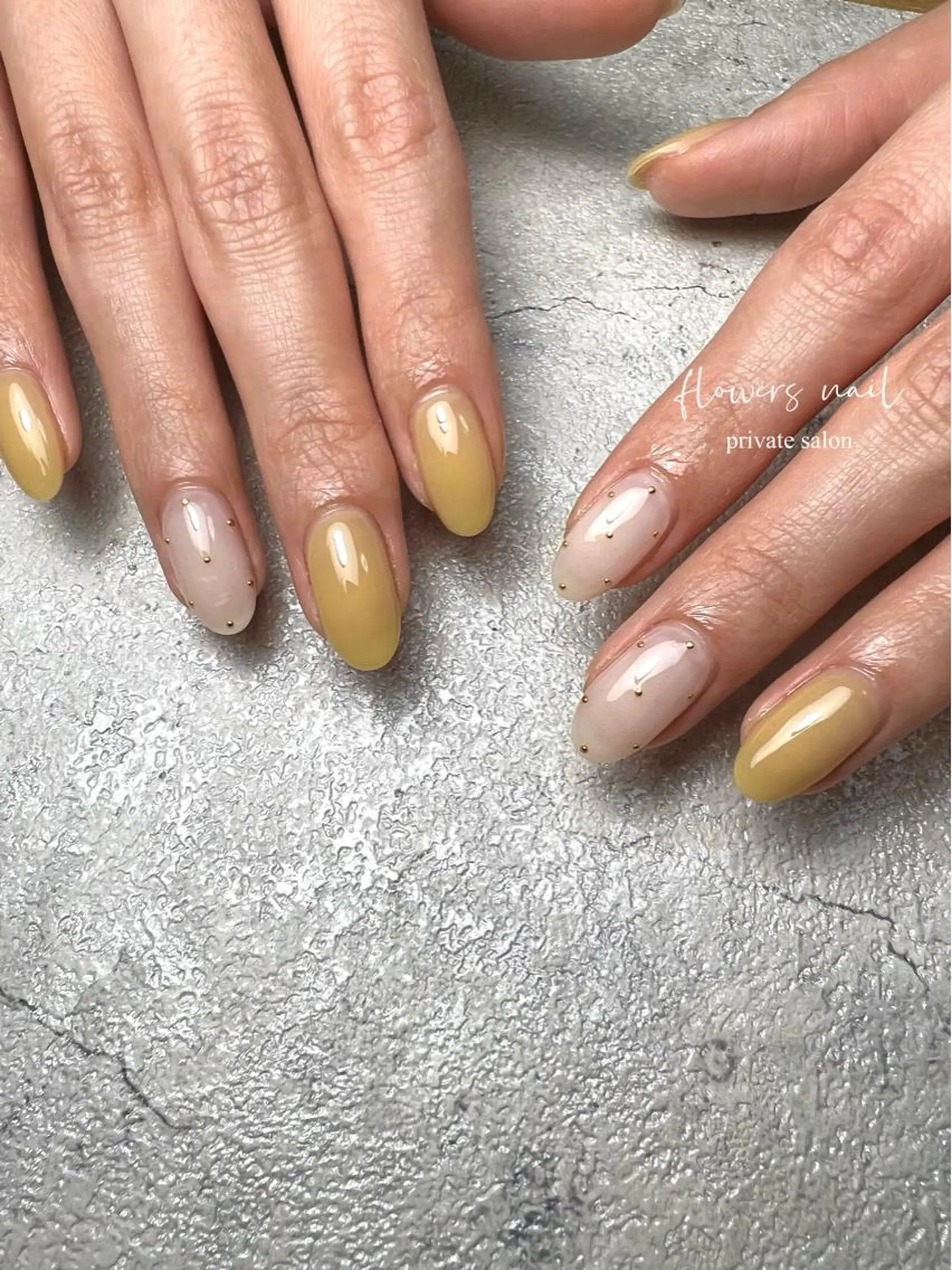 ネイル ドット ジェルネイル 持ち込み ニュアンスネイル オフィスネイル flowers nailのネイルデザイン