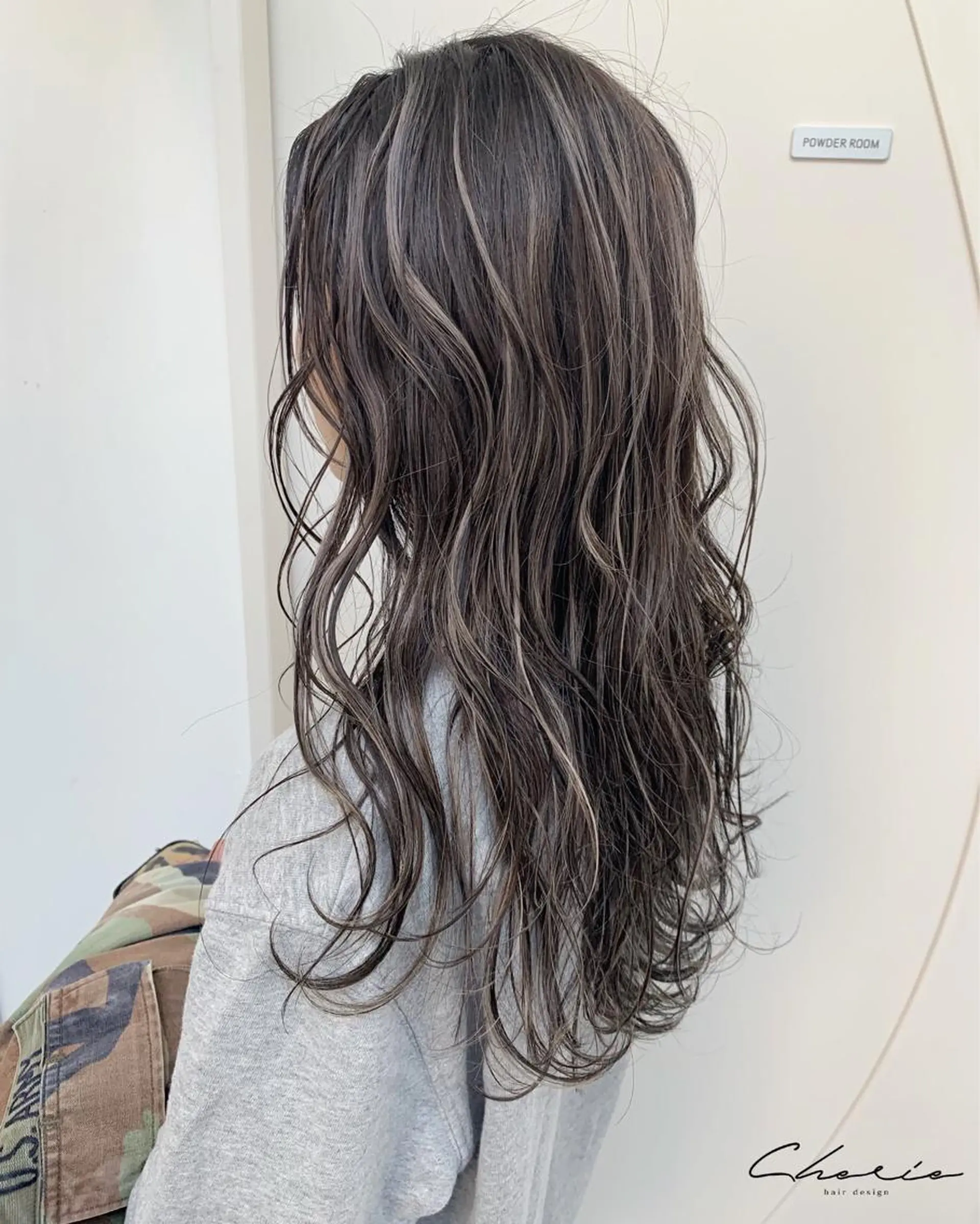 ロング カラー ハイライトカラー ハイライト ヘアカラー トリートメント CHERIEブリーチ ダブルカラー　天神のヘアスタイル