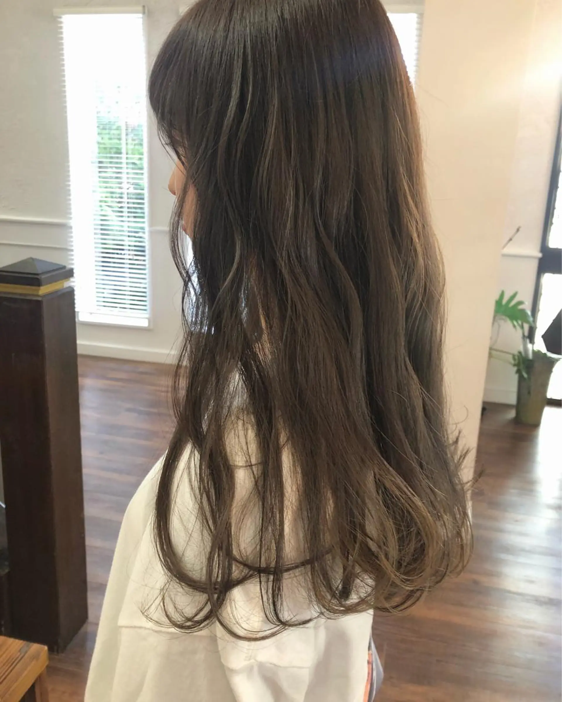 ロング カラー ベージュカラー ラベンダーカラー ラベンダーベージュ 江原 彩華のヘアスタイル