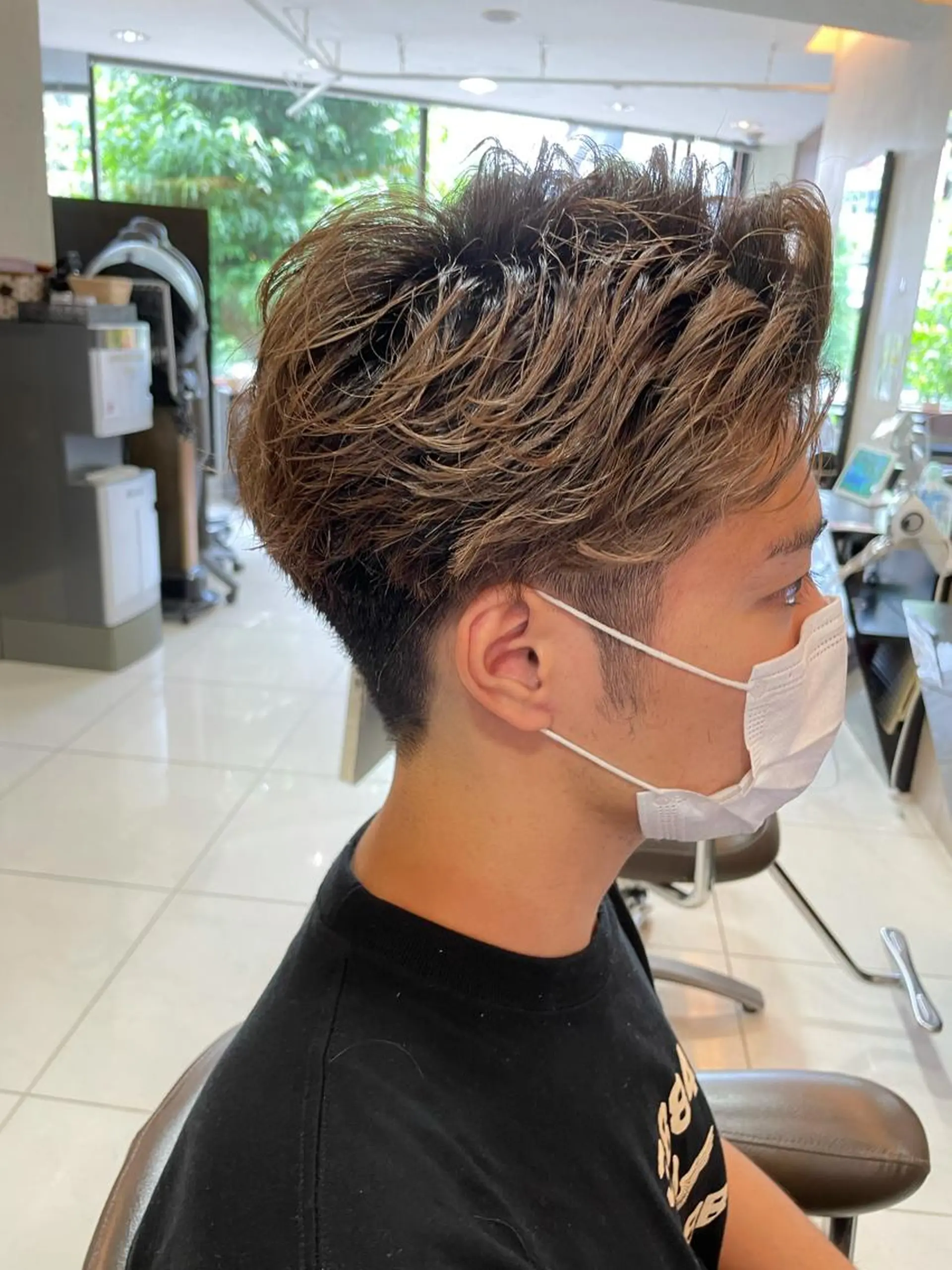 ショート カラー パーマ メンズ アップバング メンズパーマ ベージュカラー ニュアンスパーマ ブリーチ特化 ハイトーンRYOYAのヘアスタイル