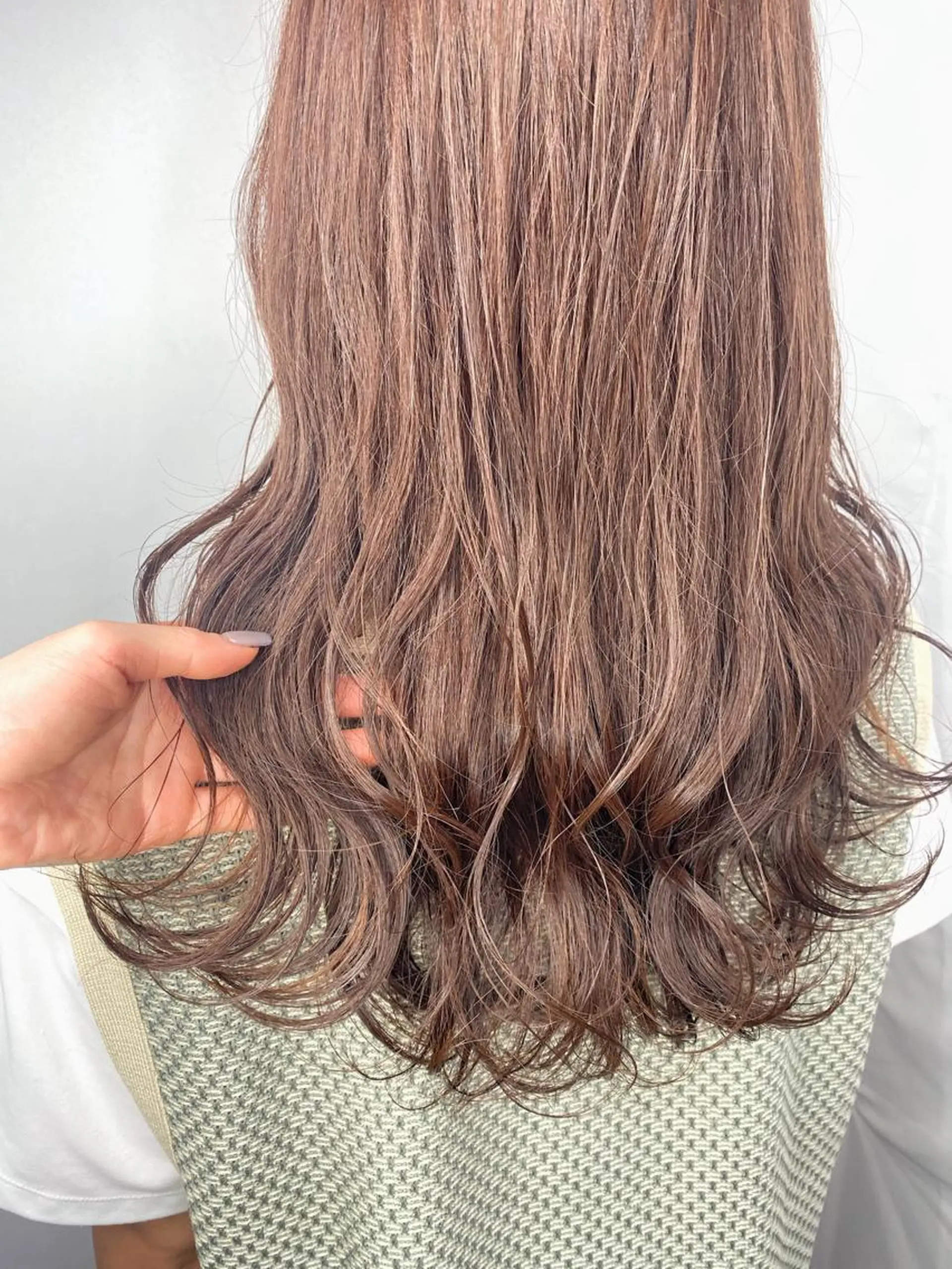 セミロング カラー カット ヘアカラー 畑中 愛梨のヘアスタイル