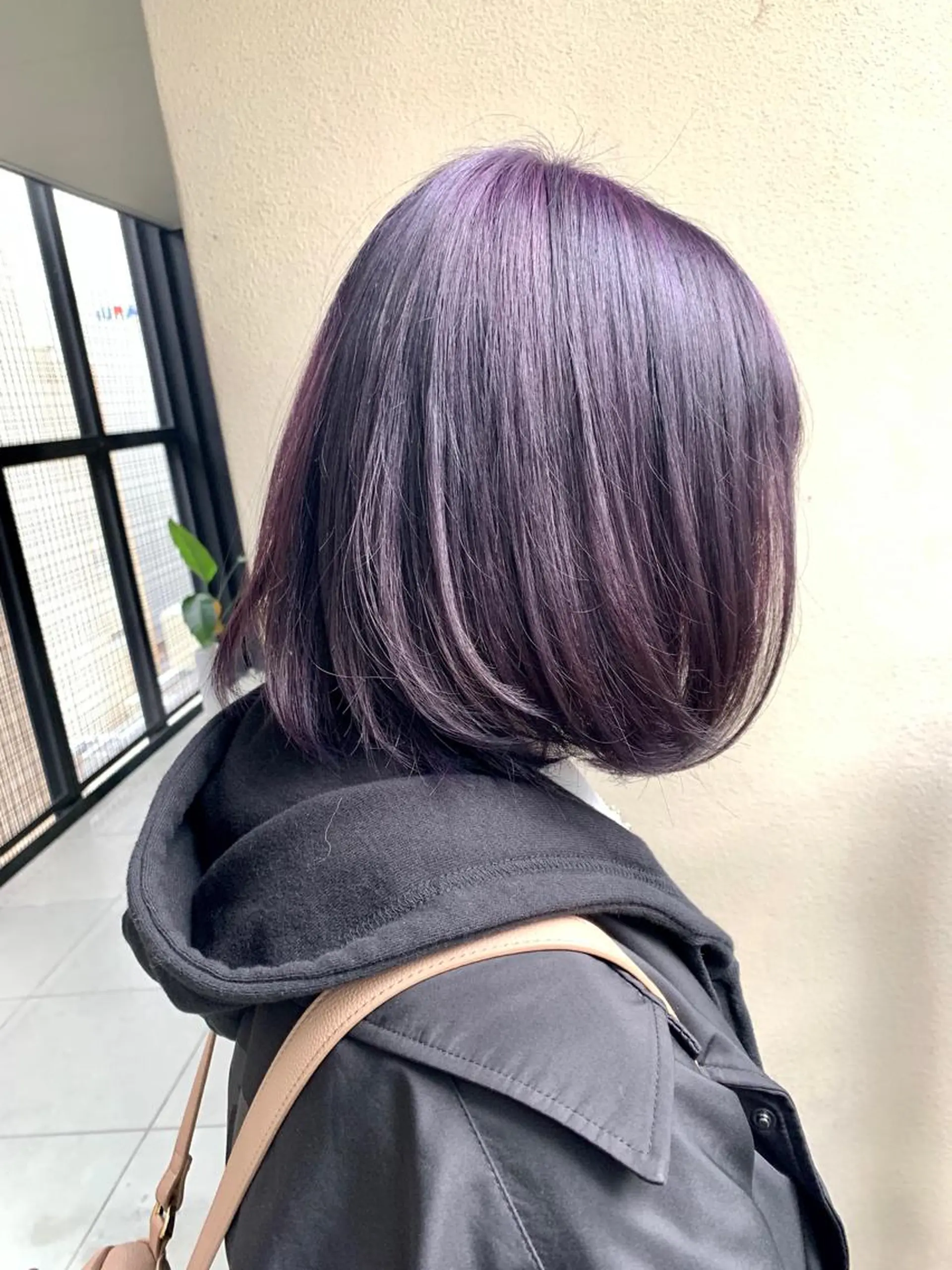 ミディアム パープルカラー 大内 志穂のヘアスタイル