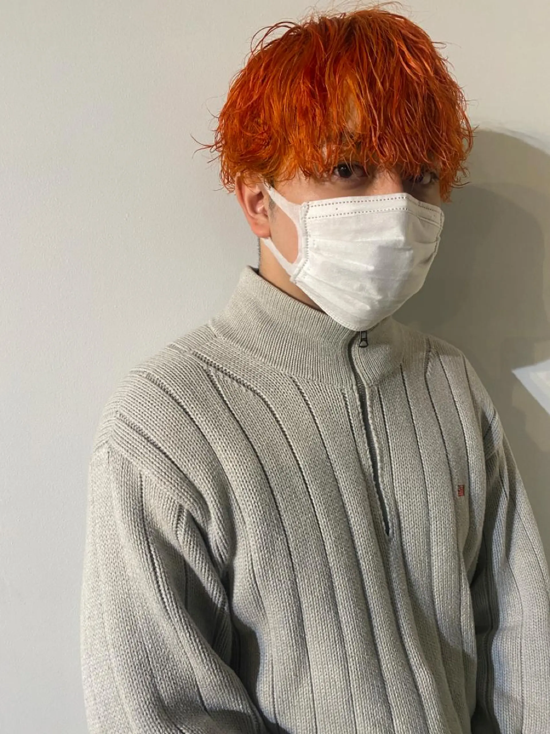 ミディアム カラー パーマ メンズ ミディアムパーマ メンズブリーチ コンマヘア フェードカット メンズハイライト カット ヘアカラー 🔹YUTA🔹 メンズパーマのヘアスタイル