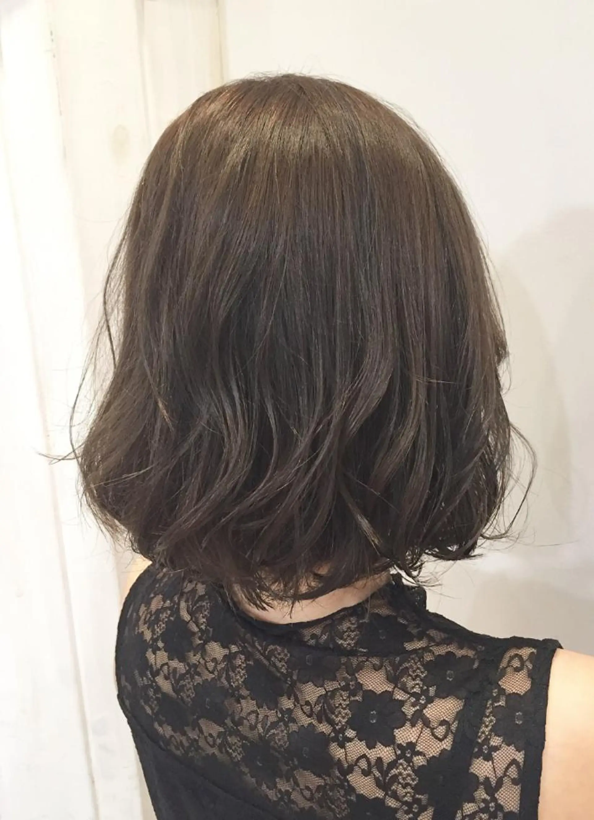 ミディアム カラー ブルーカラー ブルージュ ハイライトカラー ハイライト カット トリートメント 坂田 友梨奈のヘアスタイル