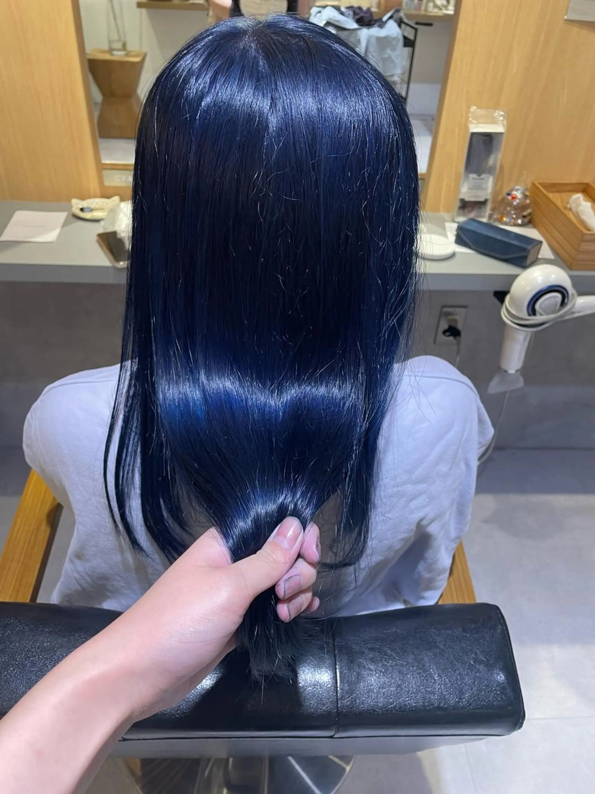 カラー ブルーカラー ヘアカラー あきば まゆのヘアスタイル