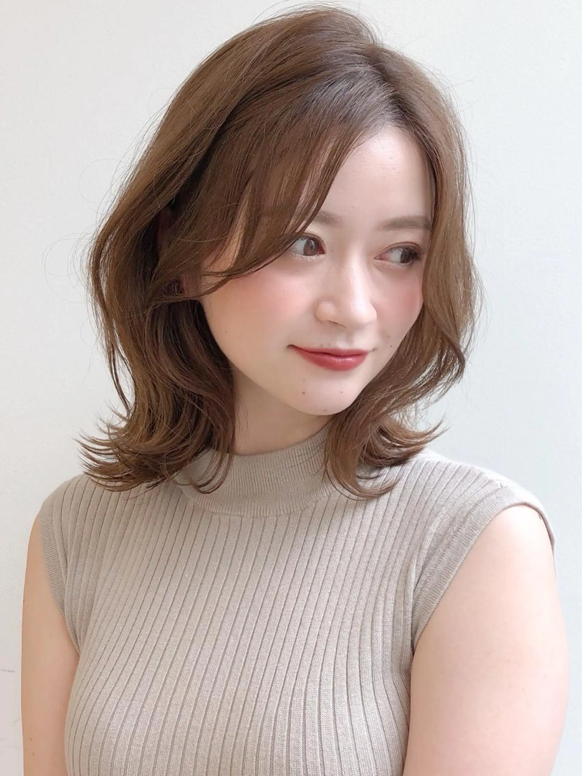 ミディアム カラー ボブ くびれヘア 佐藤 侑哉のヘアスタイル