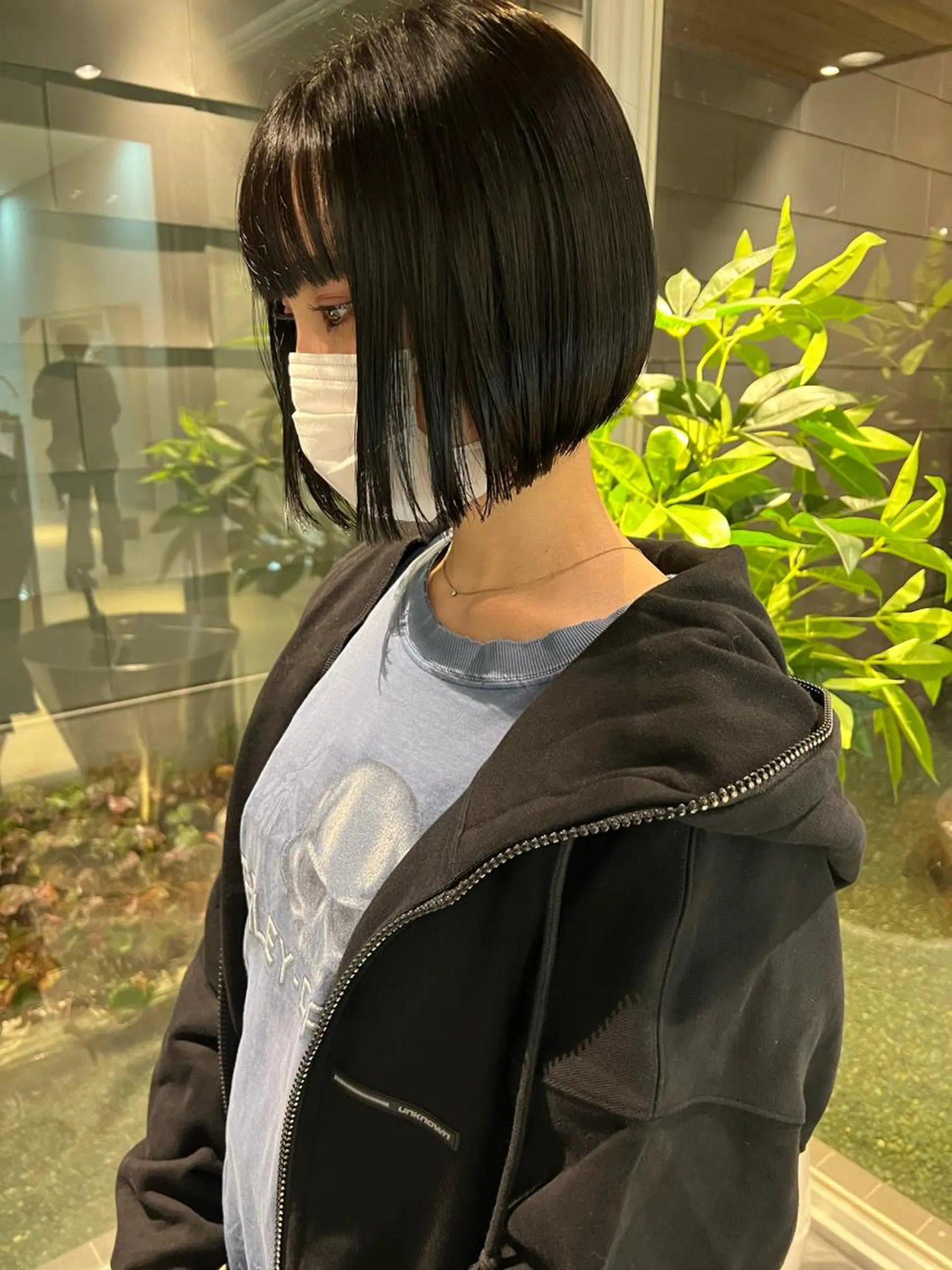 ショート カラー 切りっぱなしボブ ダークグレー ボブ 外ハネヘア nambu-GARDEN所属・高橋 美波のヘアスタイル