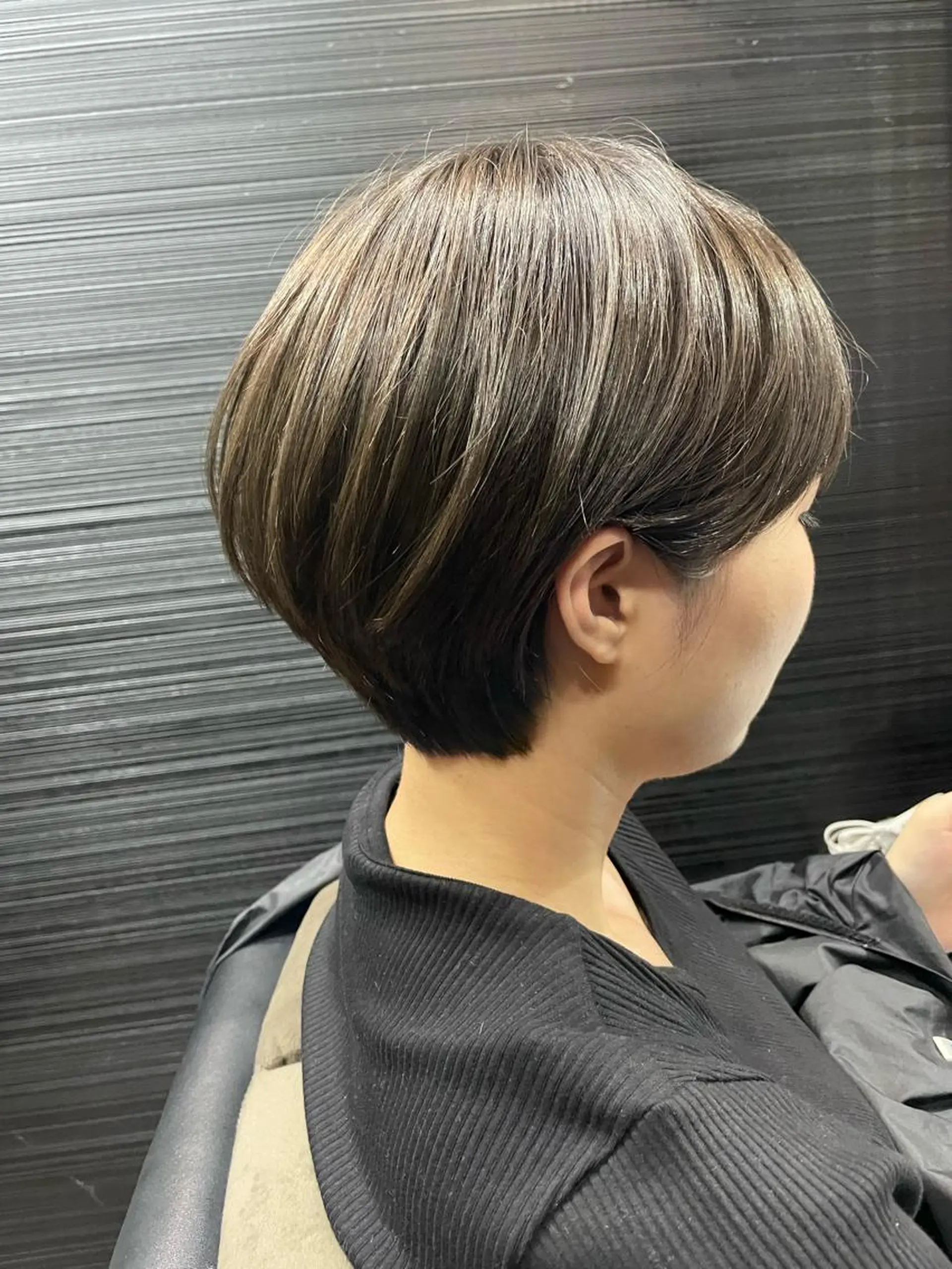ショート カラー グレージュ オリーブグレージュ オリーブグレー ヘアカラー VERONIQUE所属・山本 雅由のヘアスタイル