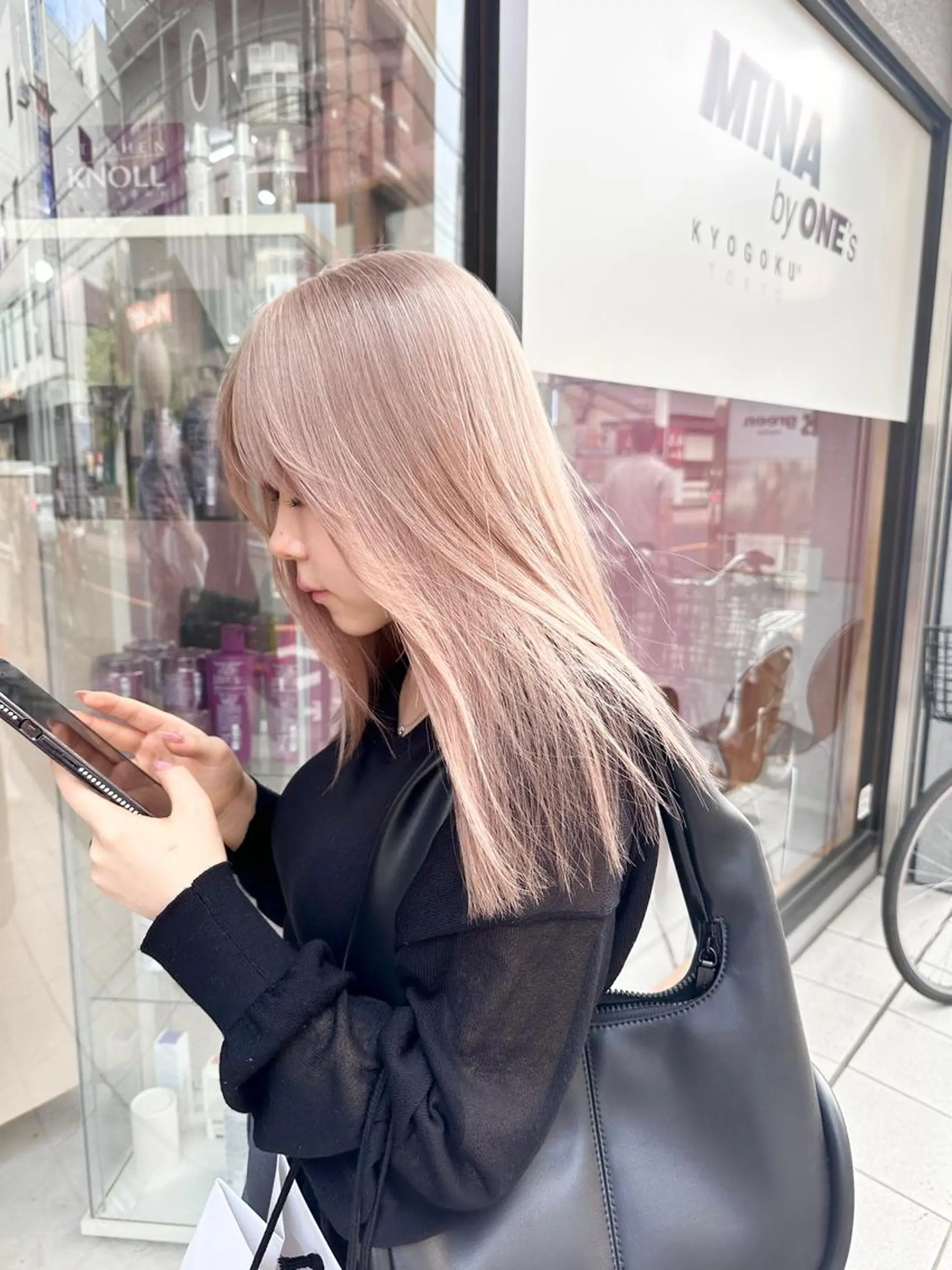 ミディアム カラー ミディアムパーマ ベージュカラー ブリーチ 抜きっぱなしブロンド ブロンド ヘアカラー トリートメント ❄️💛エクステ ブリーチ❄️yukiのヘアスタイル
