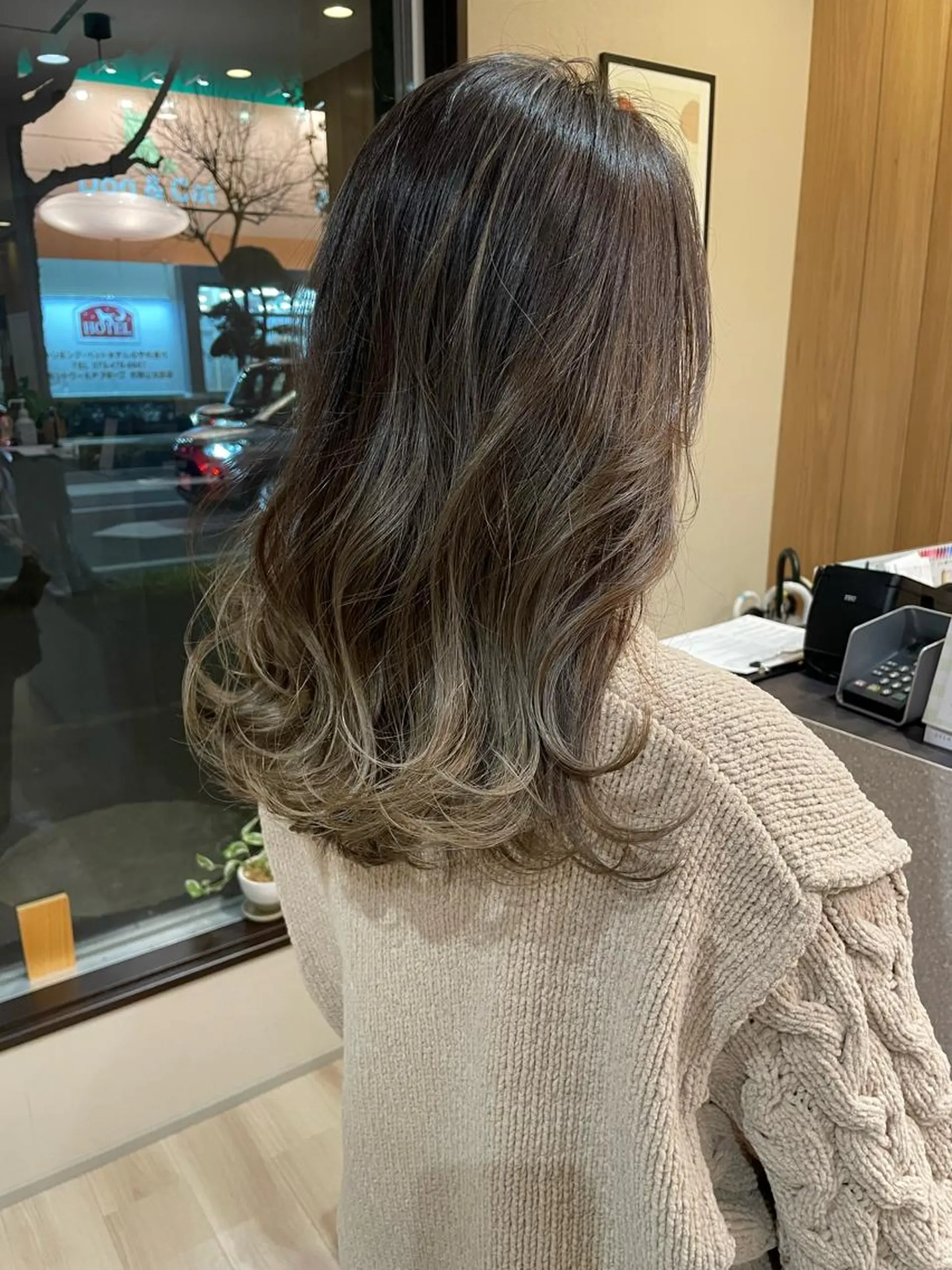ロング カラー AVANCE.JR和歌山所属・加藤 愛のヘアスタイル