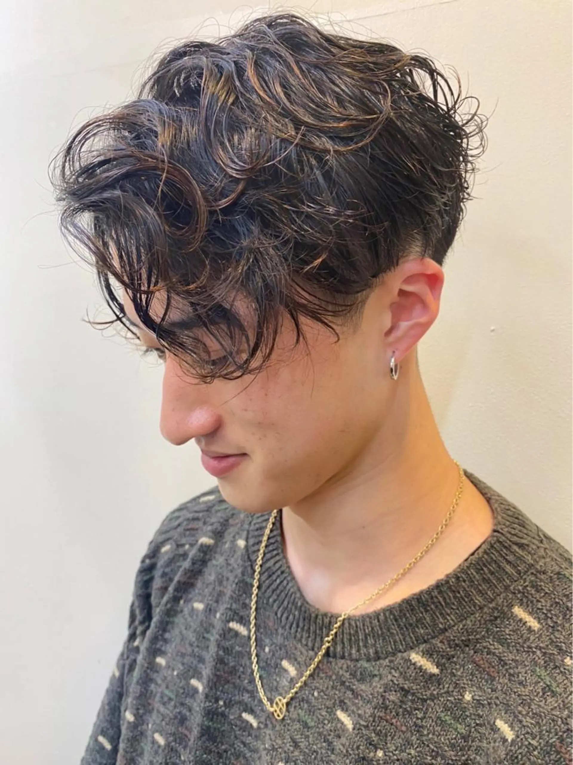 メンズ メンズバレイヤージュ メンズブリーチ センターパート フェードカット メンズハイライト エリアNo.1人気✨ ブリッツレボルト☘️のヘアスタイル