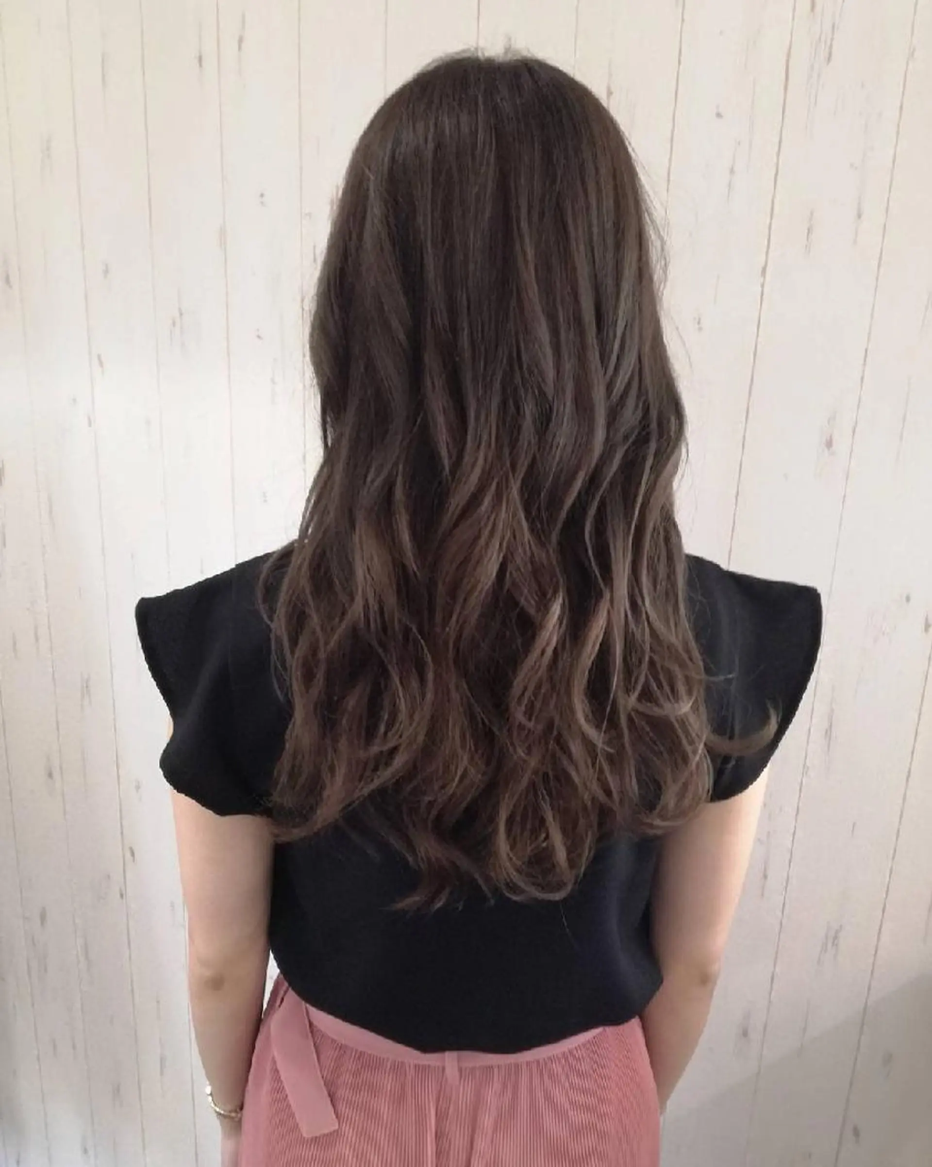 カラー ロング ベージュカラー グラデーションカラー 西川 敏夫のヘアスタイル