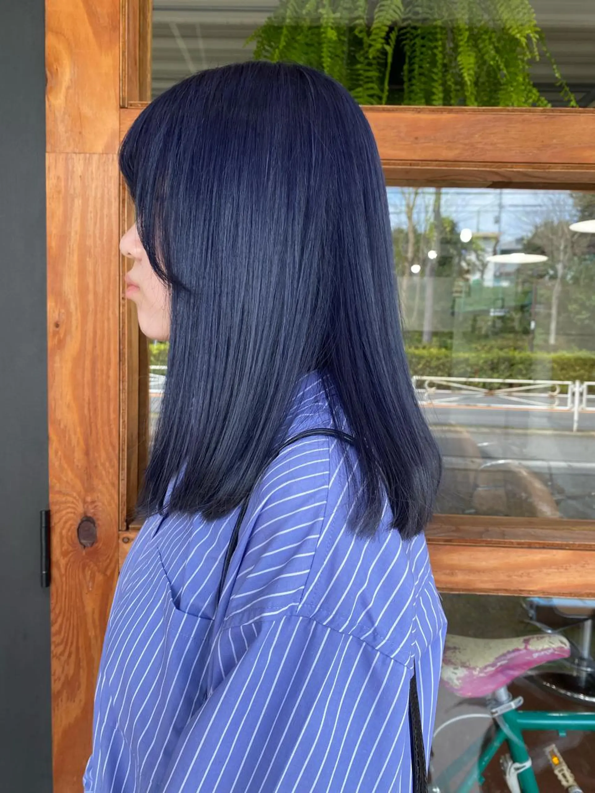 セミロング カラー シルバー ヘアカラー 横澤 渚沙のヘアスタイル