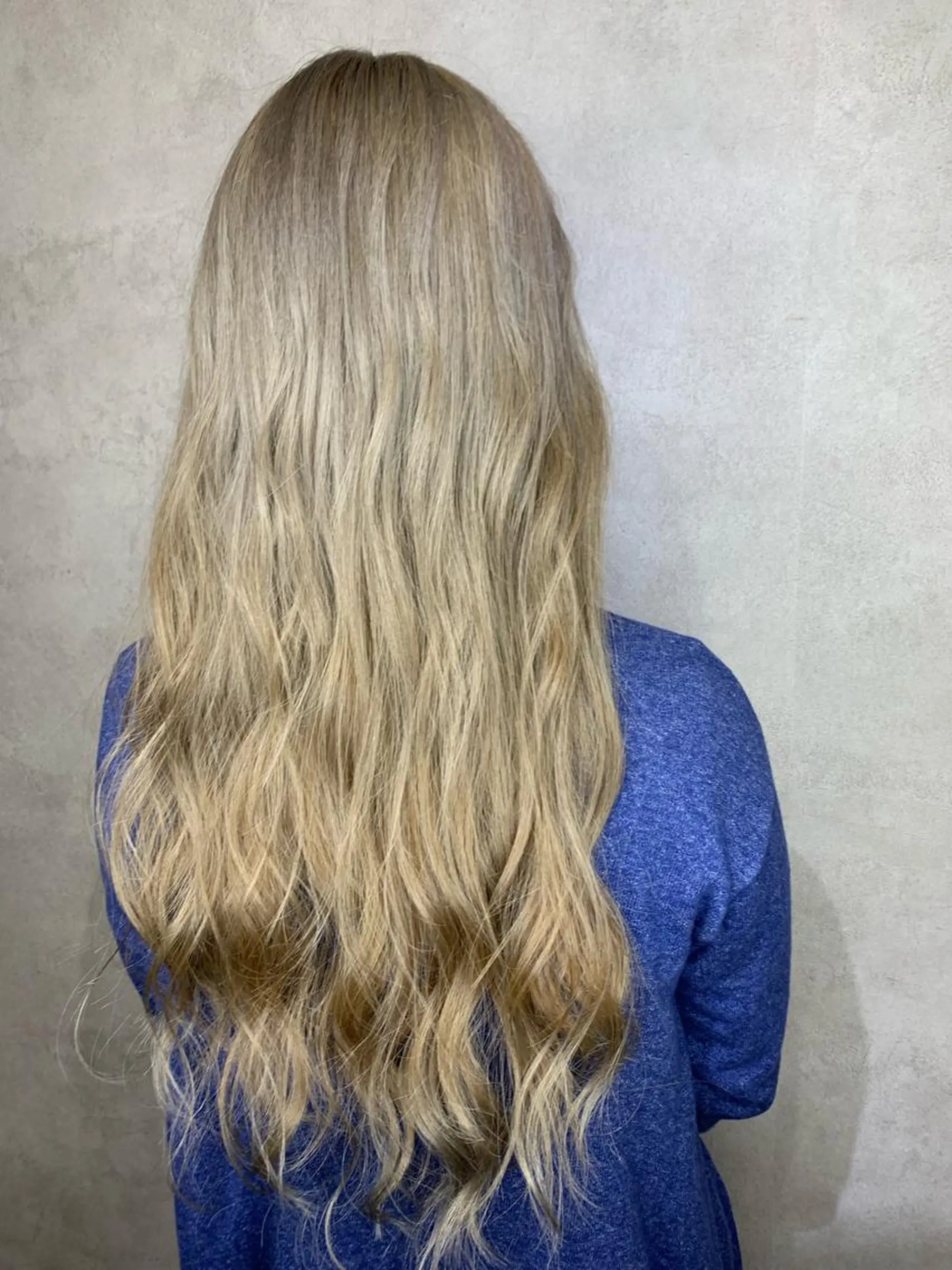 ロング カット ヘアカラー トリートメント BuzZ所属・西村 雄二のヘアスタイル