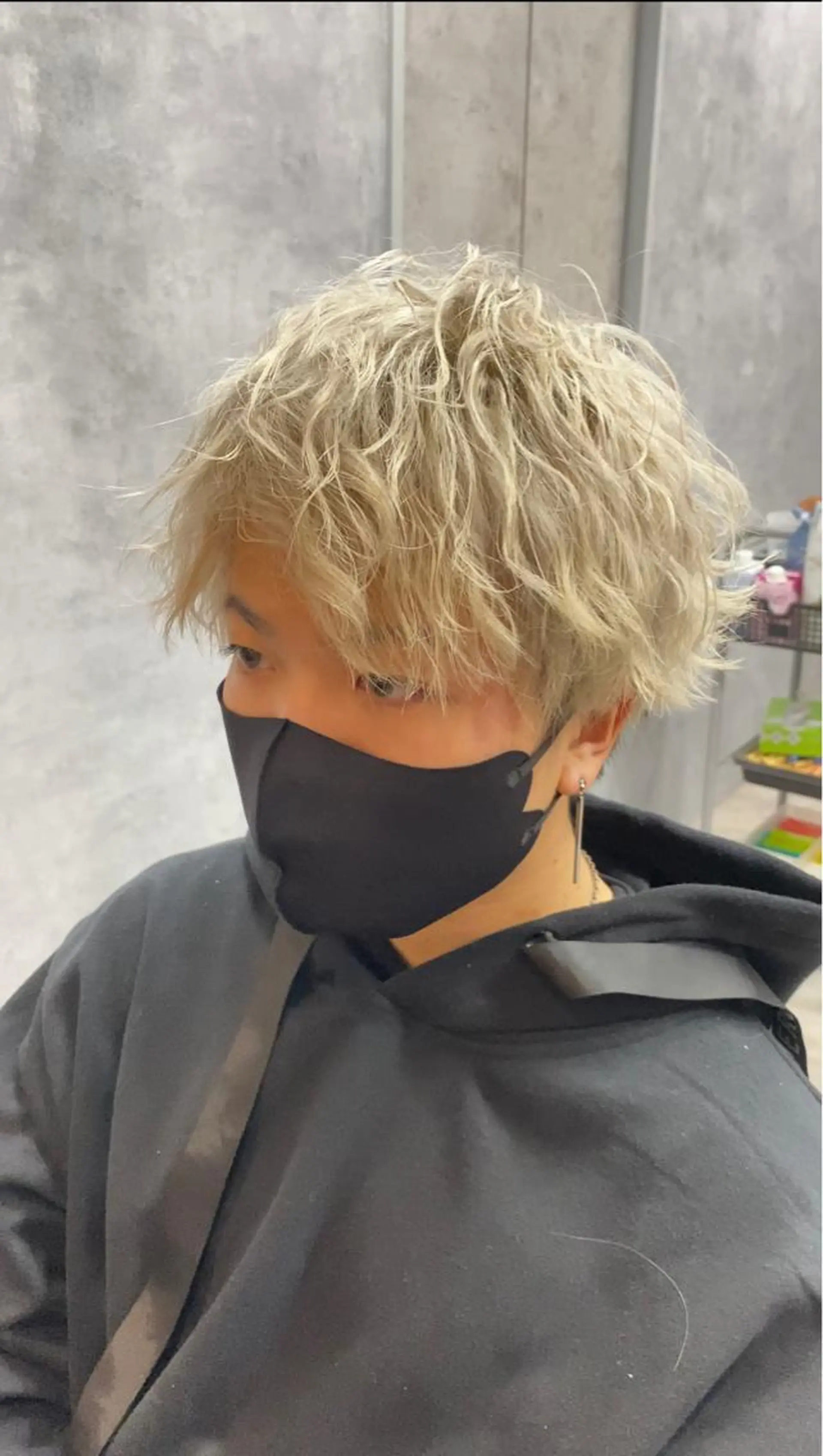 カラー メンズ メンズブリーチ メンズハイトーン ブリーチ ハイトーンカラー カット ヘアカラー メンズサロンANDY 御堂筋なんば店所属・大阪メンズヘアのプロ 高橋 直希のヘアスタイル