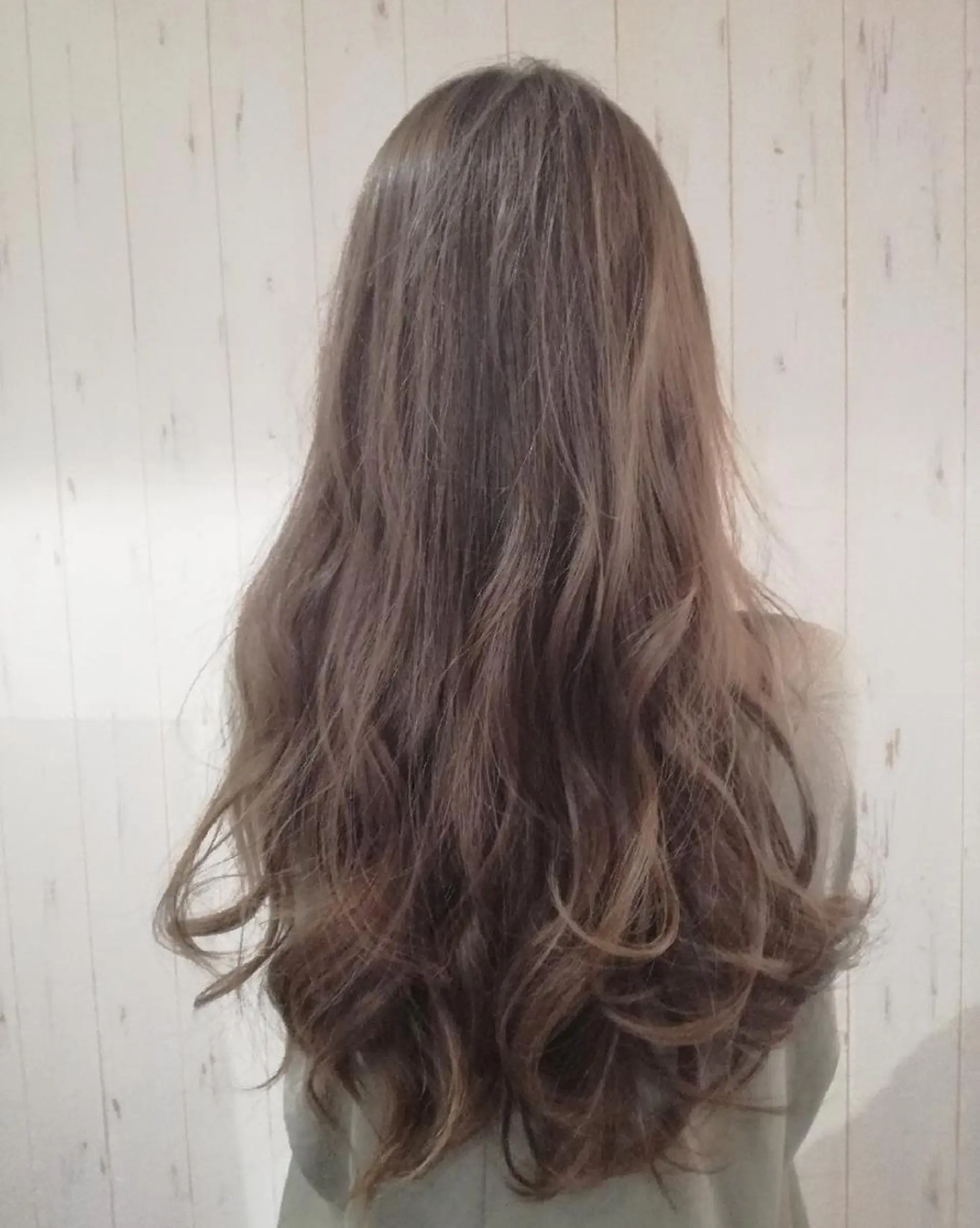 カラー ロング アッシュ ベージュカラー 西川 敏夫のヘアスタイル