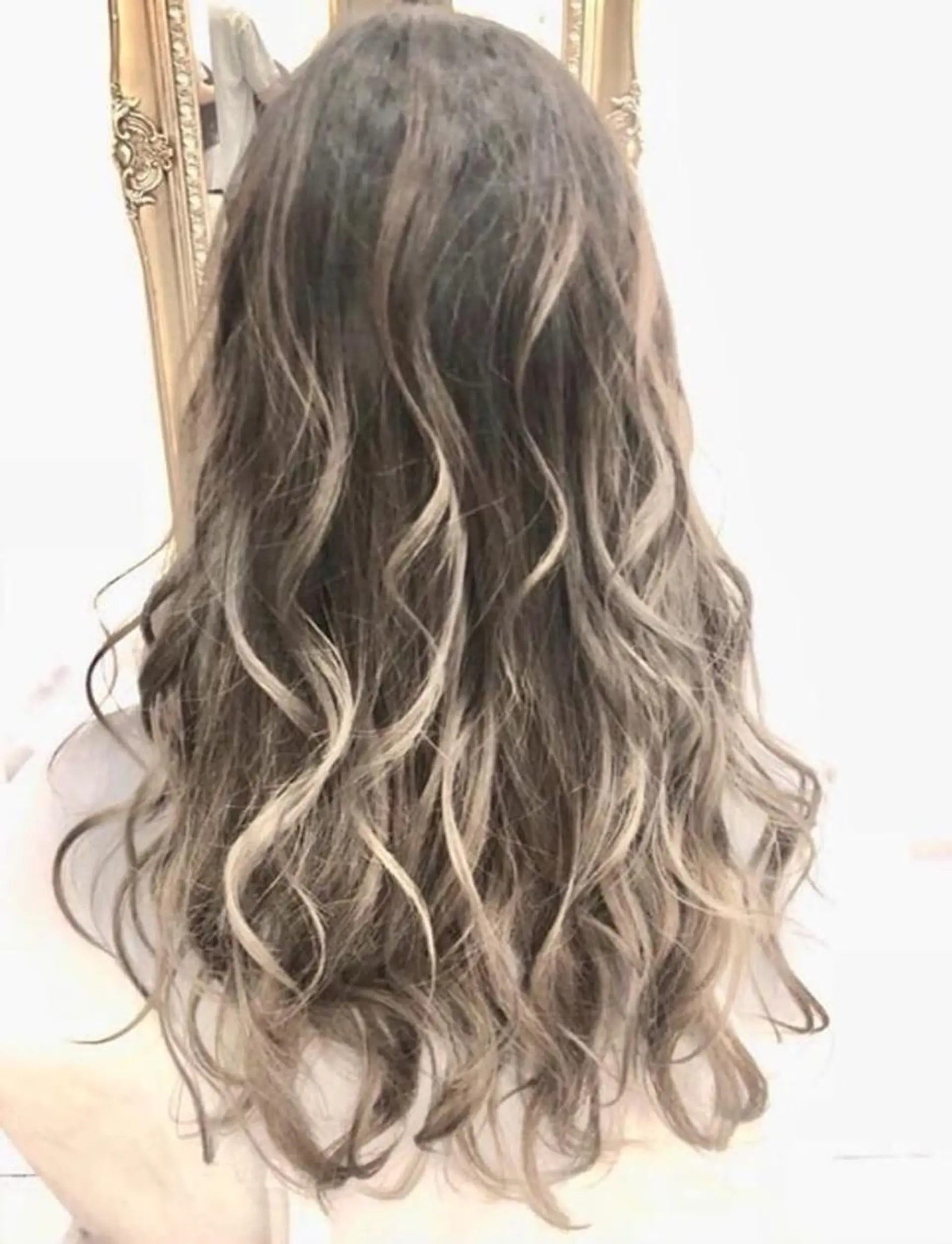 ロング カラー GRANDE アオキのヘアスタイル