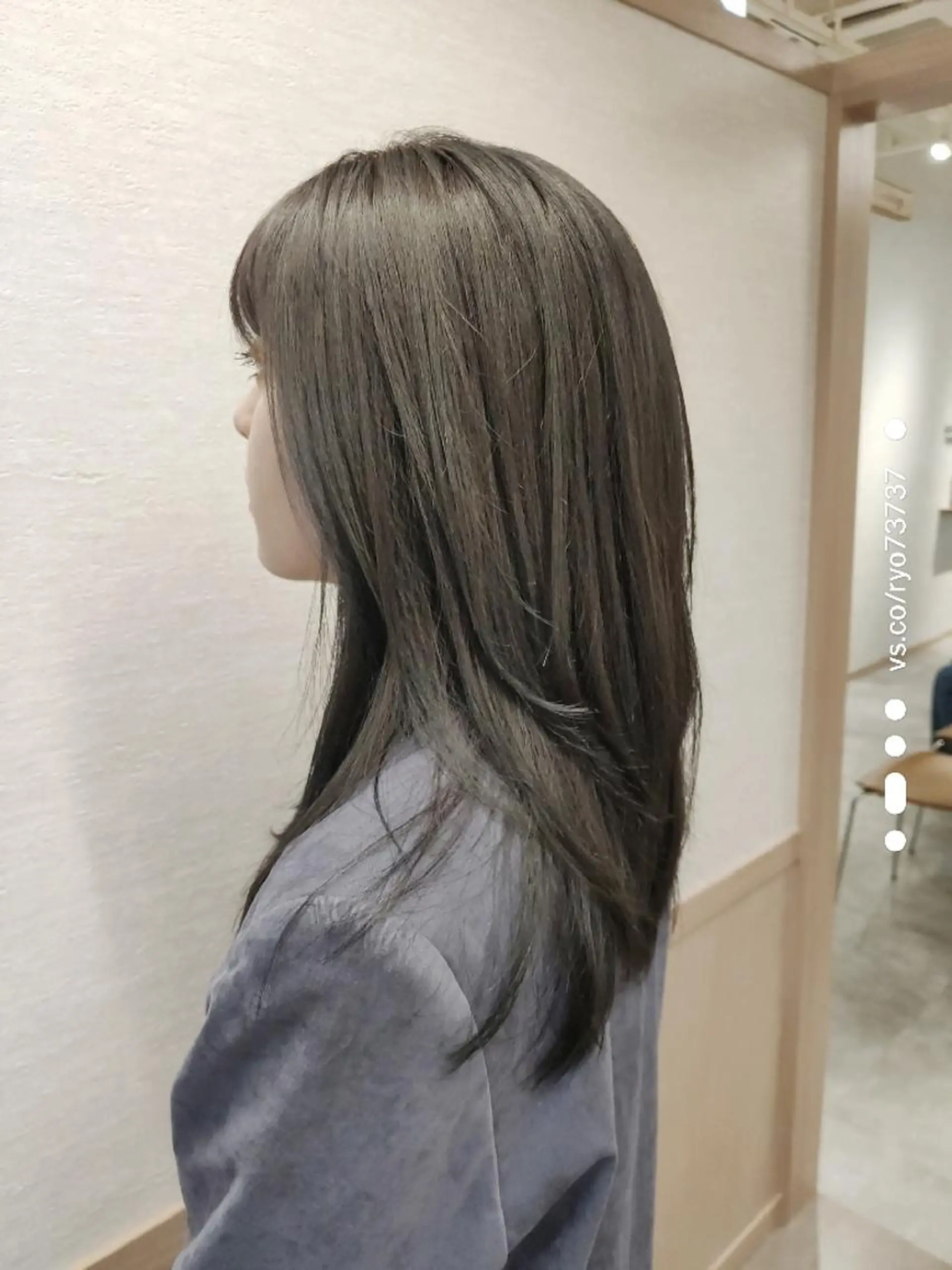 セミロング カラー ブルーカラー ブルージュ 伊藤 瞭のヘアスタイル
