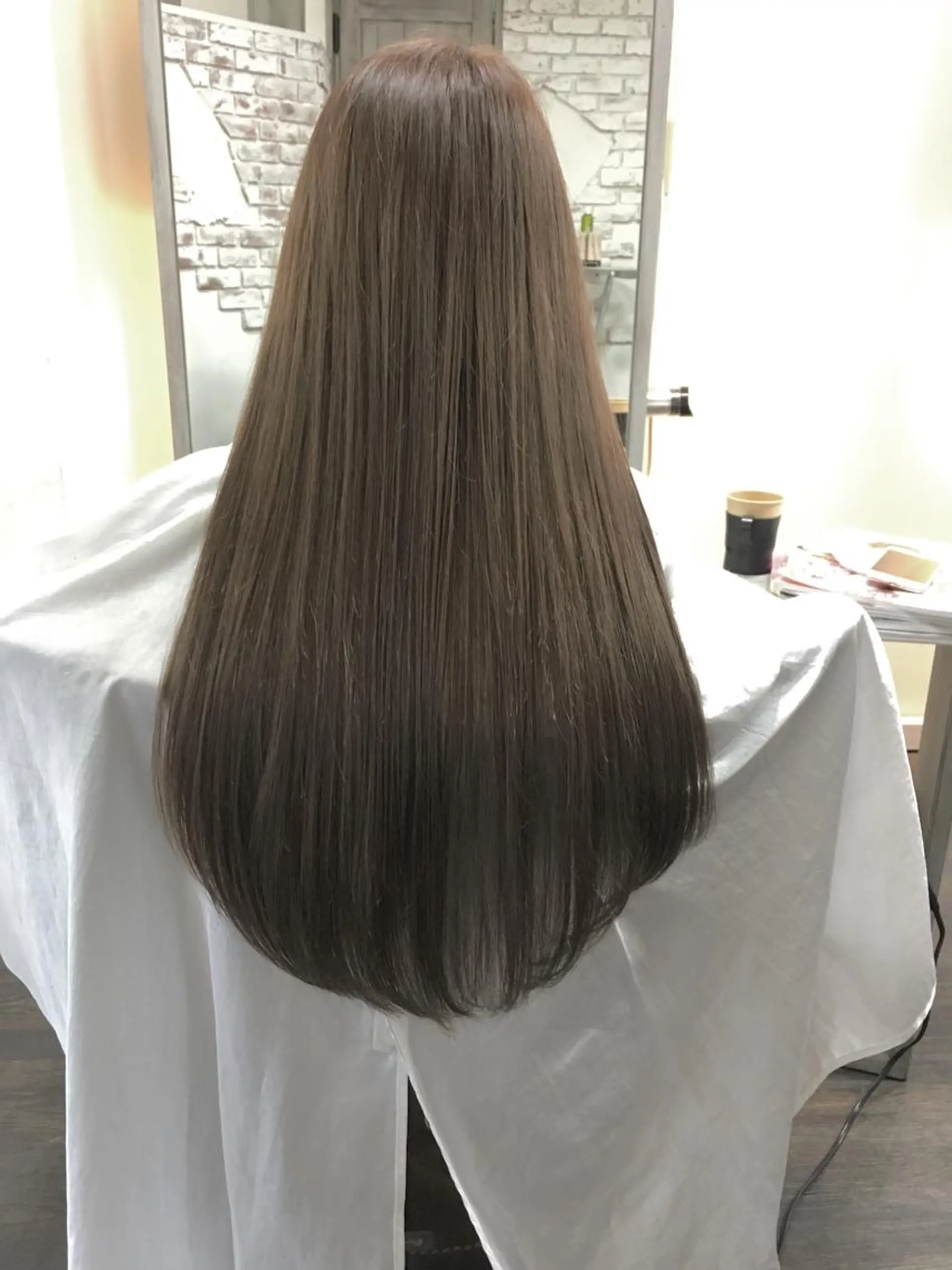ロング カラー アッシュ ベージュカラー 店長　鍜治本 颯太のヘアスタイル