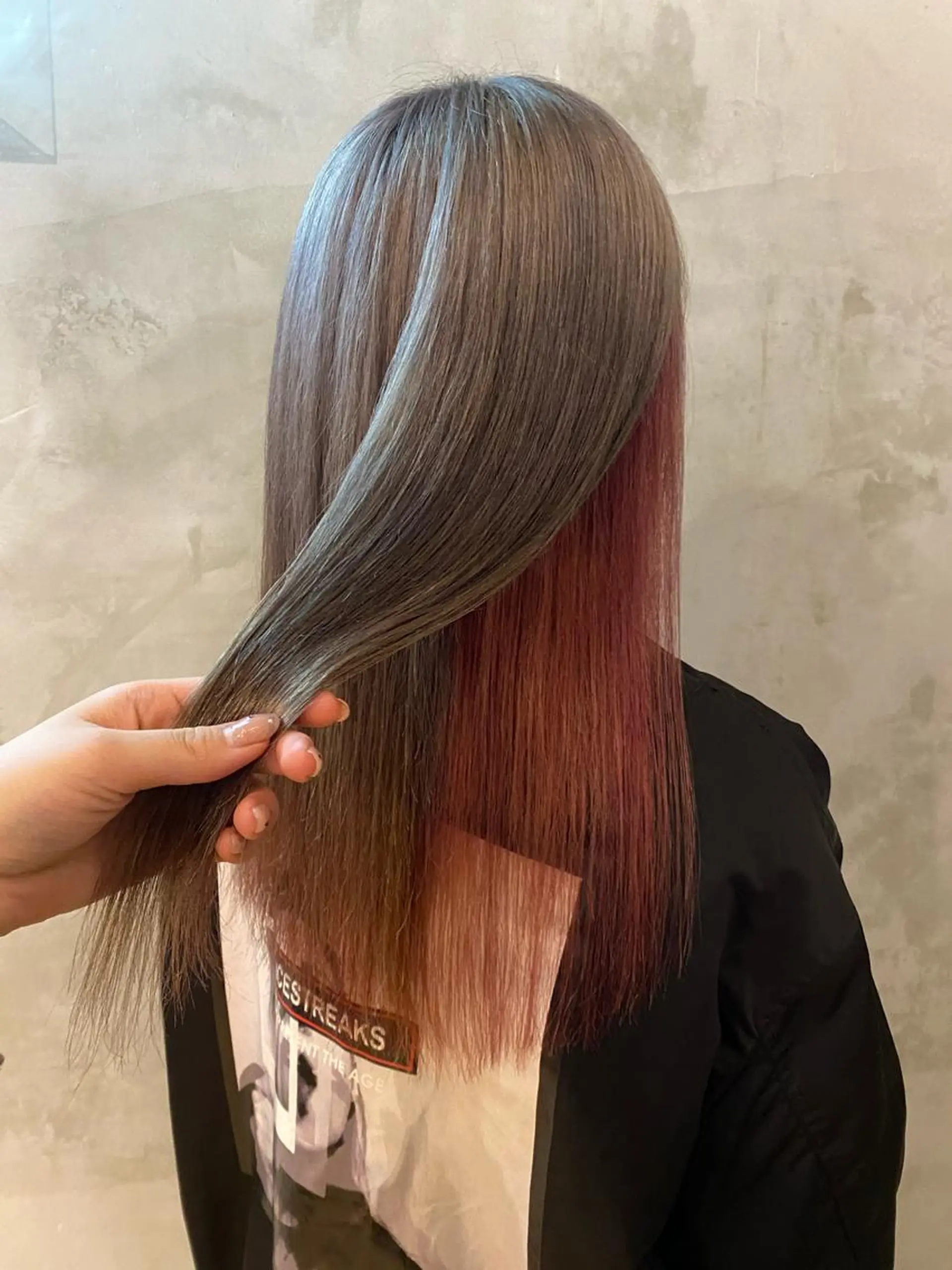 ロング カラー ハイトーンカラー インナーカラー カット ヘアカラー レイヤーカット🪽 yukaのヘアスタイル