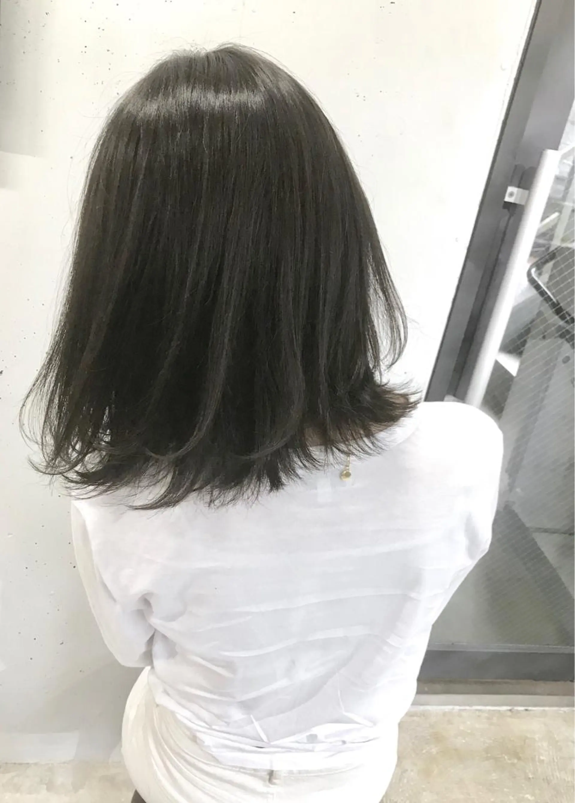 ミディアム 外ハネヘア カット トリートメント 新井 広樹のヘアスタイル