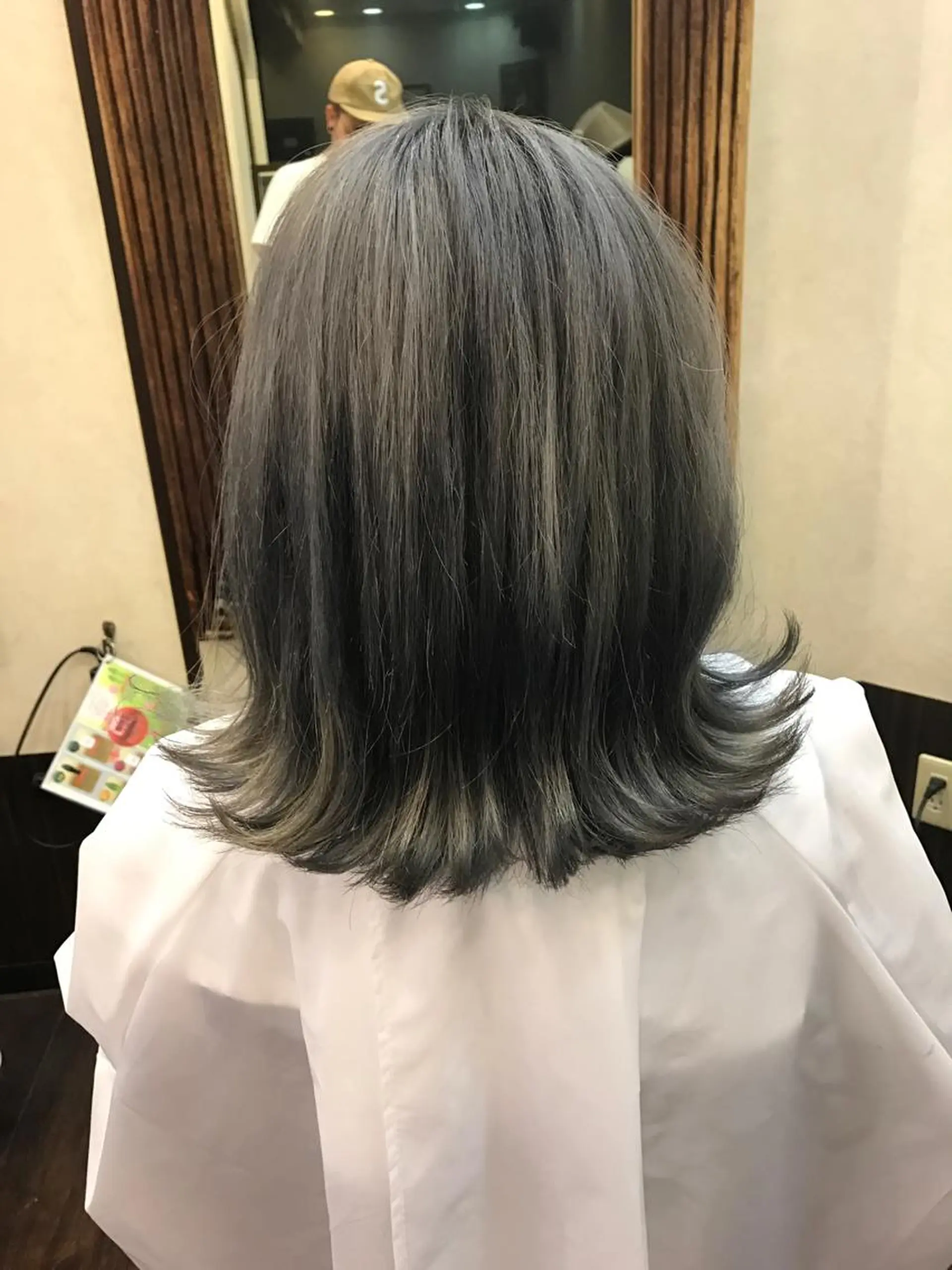 ミディアム カラー ハイトーンカラー 外ハネヘア ていねい技術No.1 🌈諏訪 健太のヘアスタイル