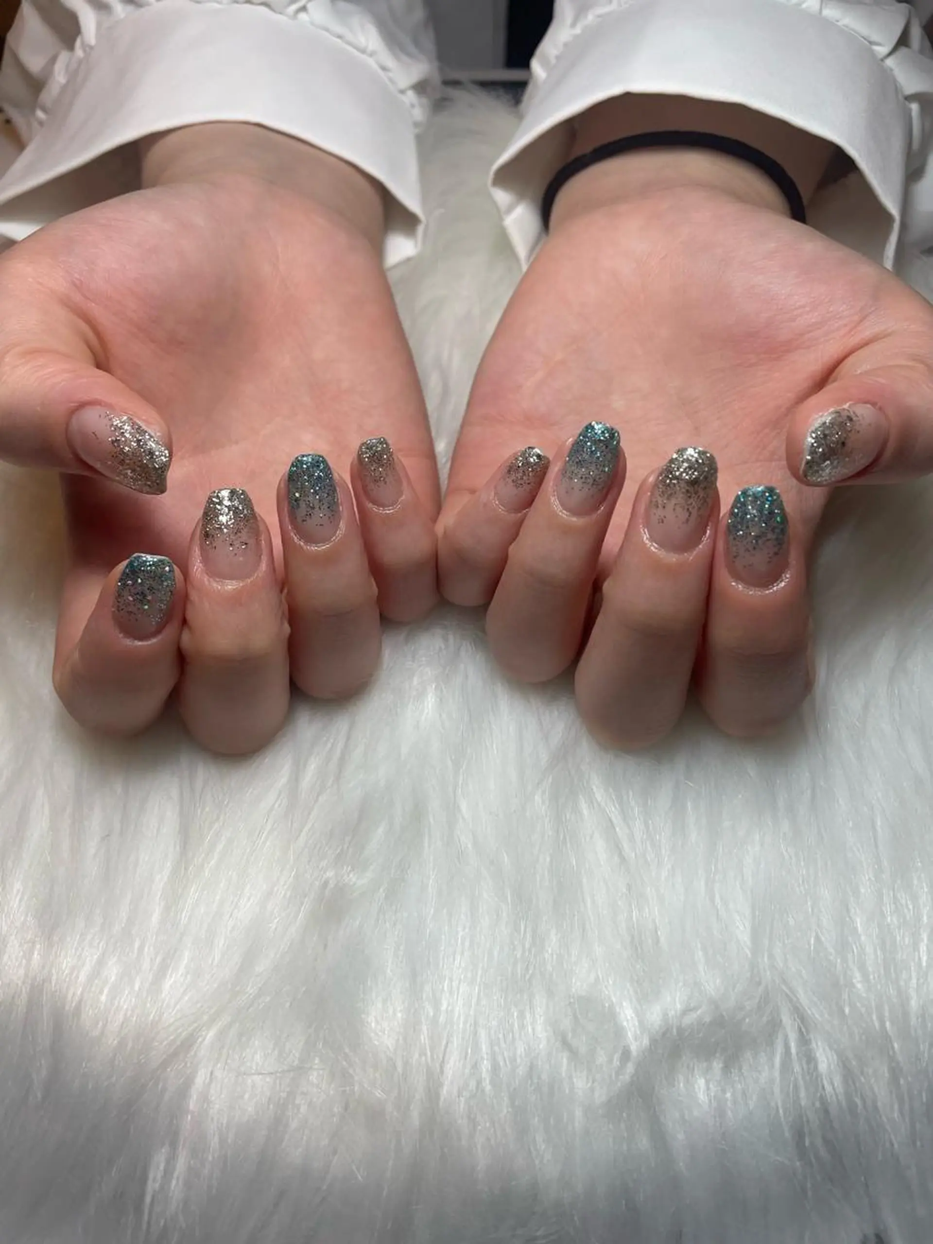 ネイル グラデーション 大袋駅東口徒歩2分 alivioのネイルデザイン