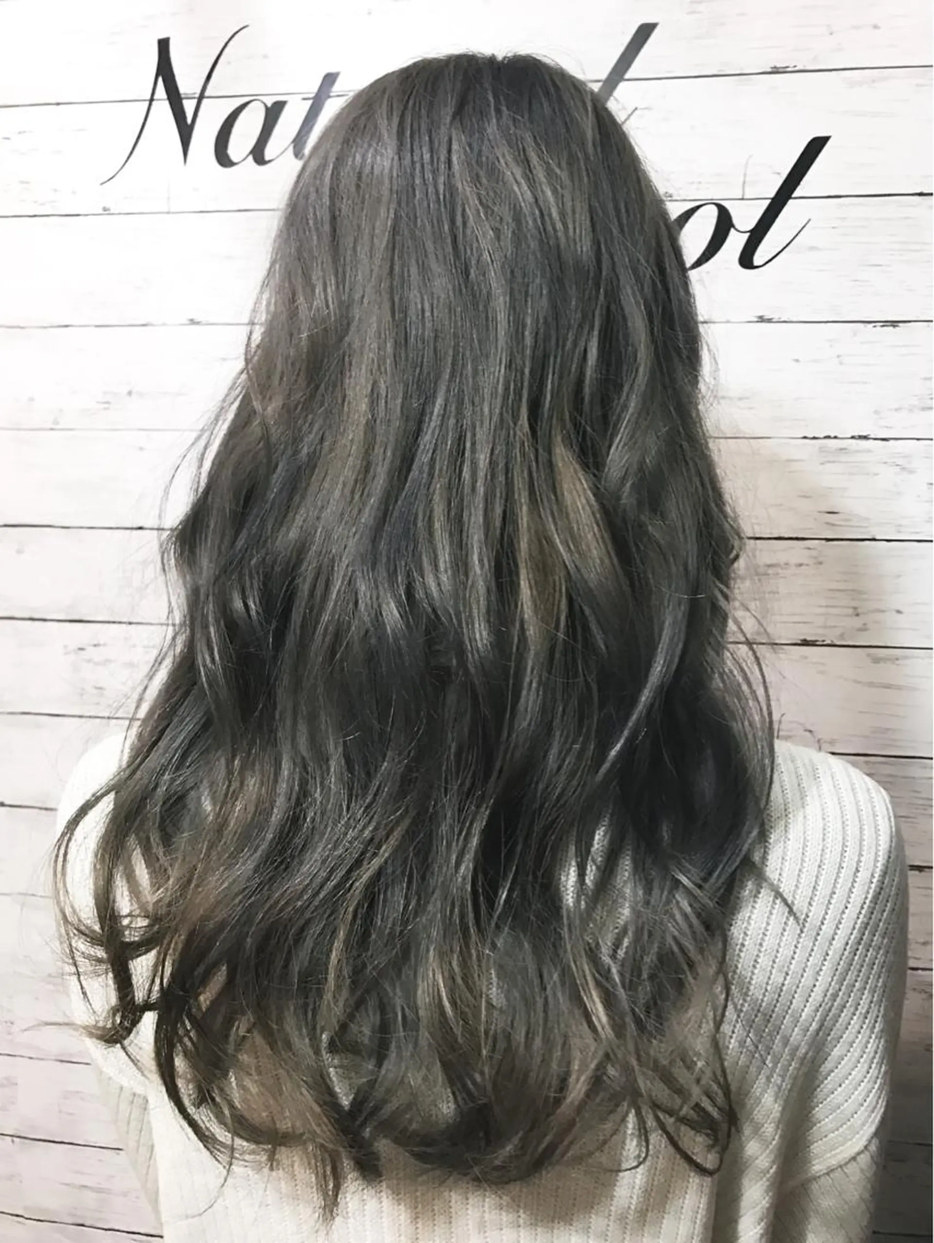 ロング カラー アッシュ ベージュカラー ブリーチ ブルーカラー ブルーアッシュ ヘアカラー ALLY（アリー）所属・ミニモお気に入り数 No.1宍戸雄弥のヘアスタイル
