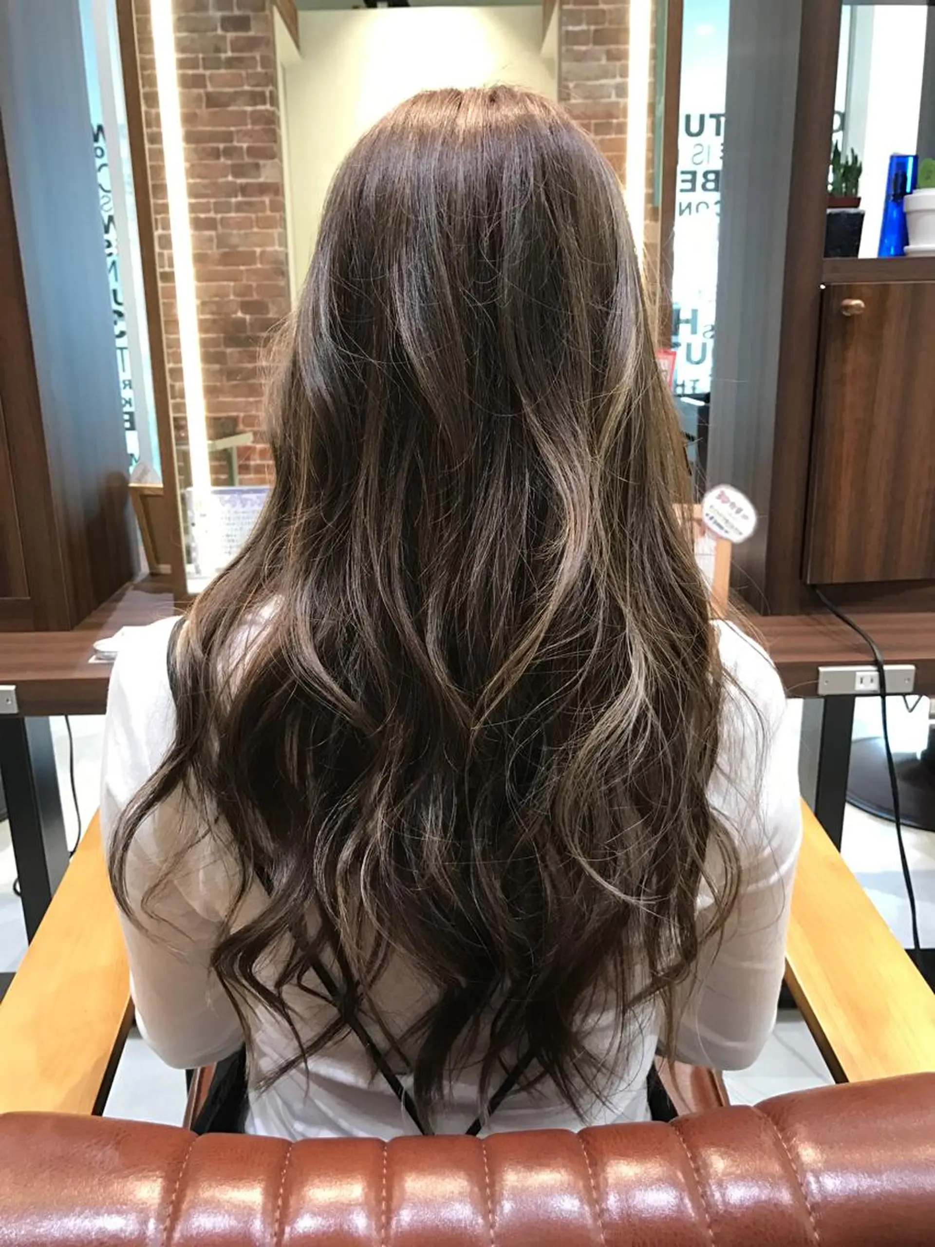 ロング カラー ベージュカラー ハイライトカラー ハイライト 松本 明日可のヘアスタイル