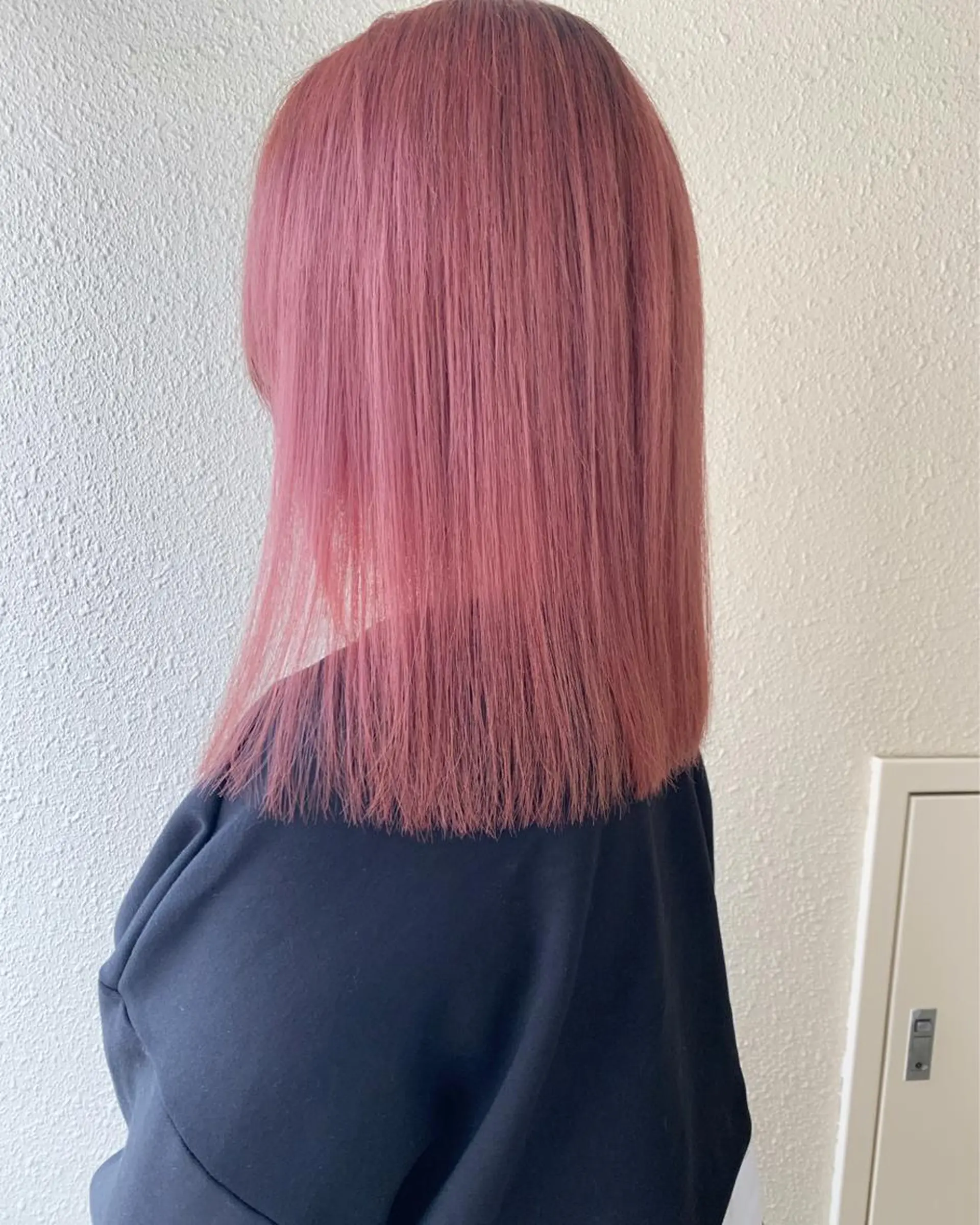 セミロング カラー ピンクカラー iLi所属・iLi 《イリ》のヘアスタイル