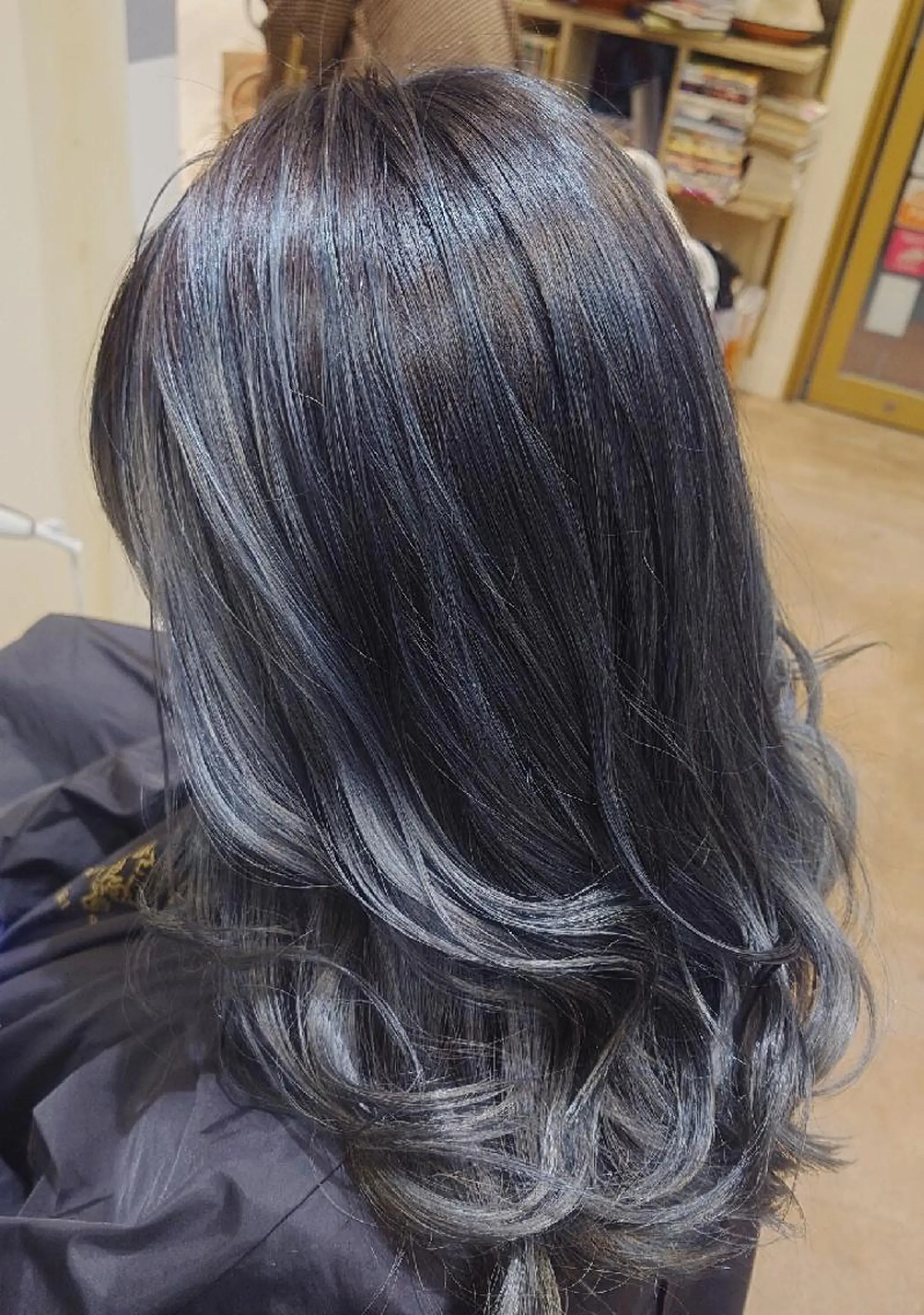 セミロング カラー アディクシーカラー ブルーカラー ブルージュ グレージュ LAMP HAIR  ランプヘアー所属・徳永 博志のヘアスタイル