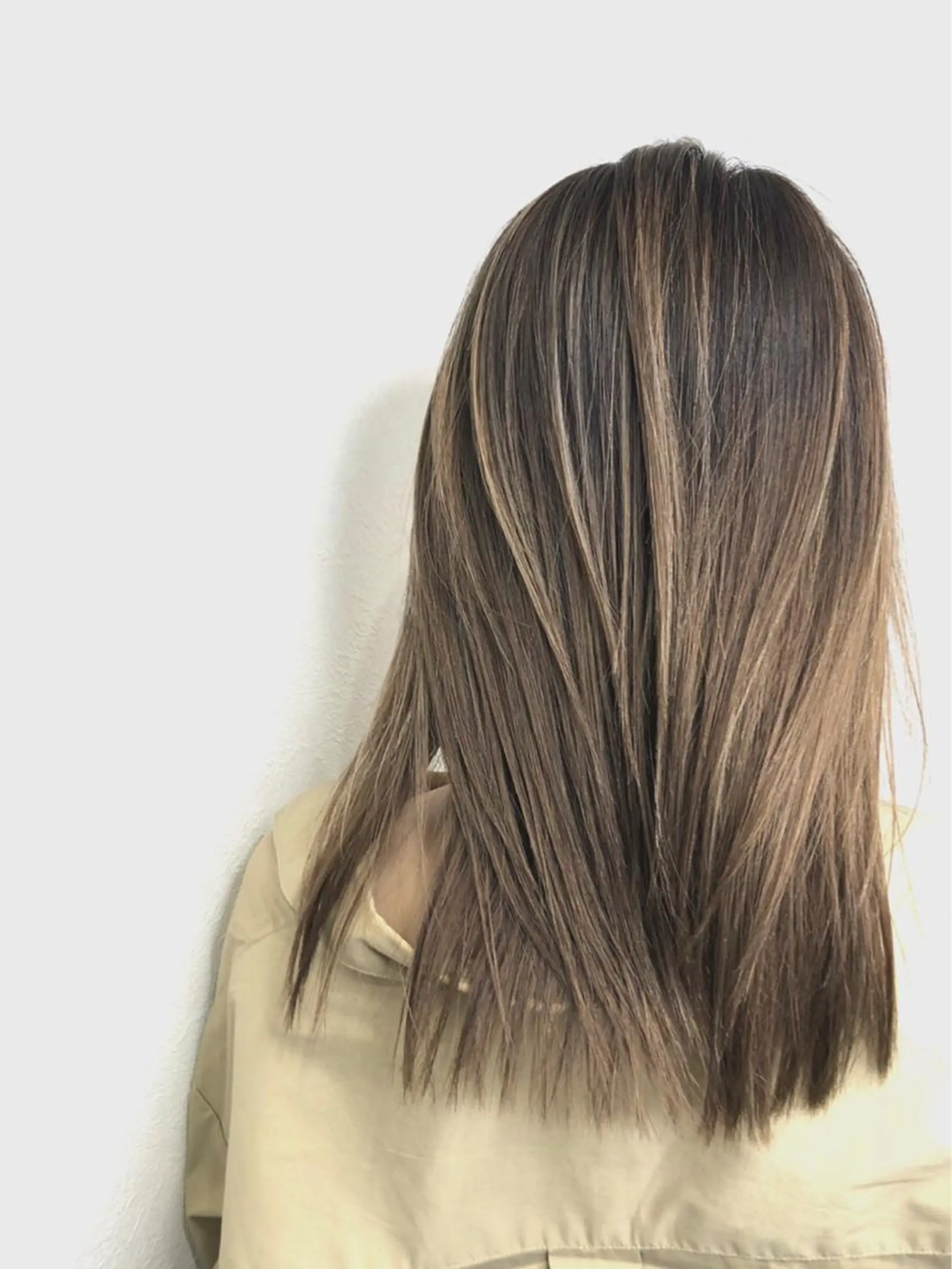 セミロング カラー バレイヤージュ ブリーチ ダブルカラー グラデーションカラー ハイライトカラー ヘアカラー hair salon mementoのヘアスタイル
