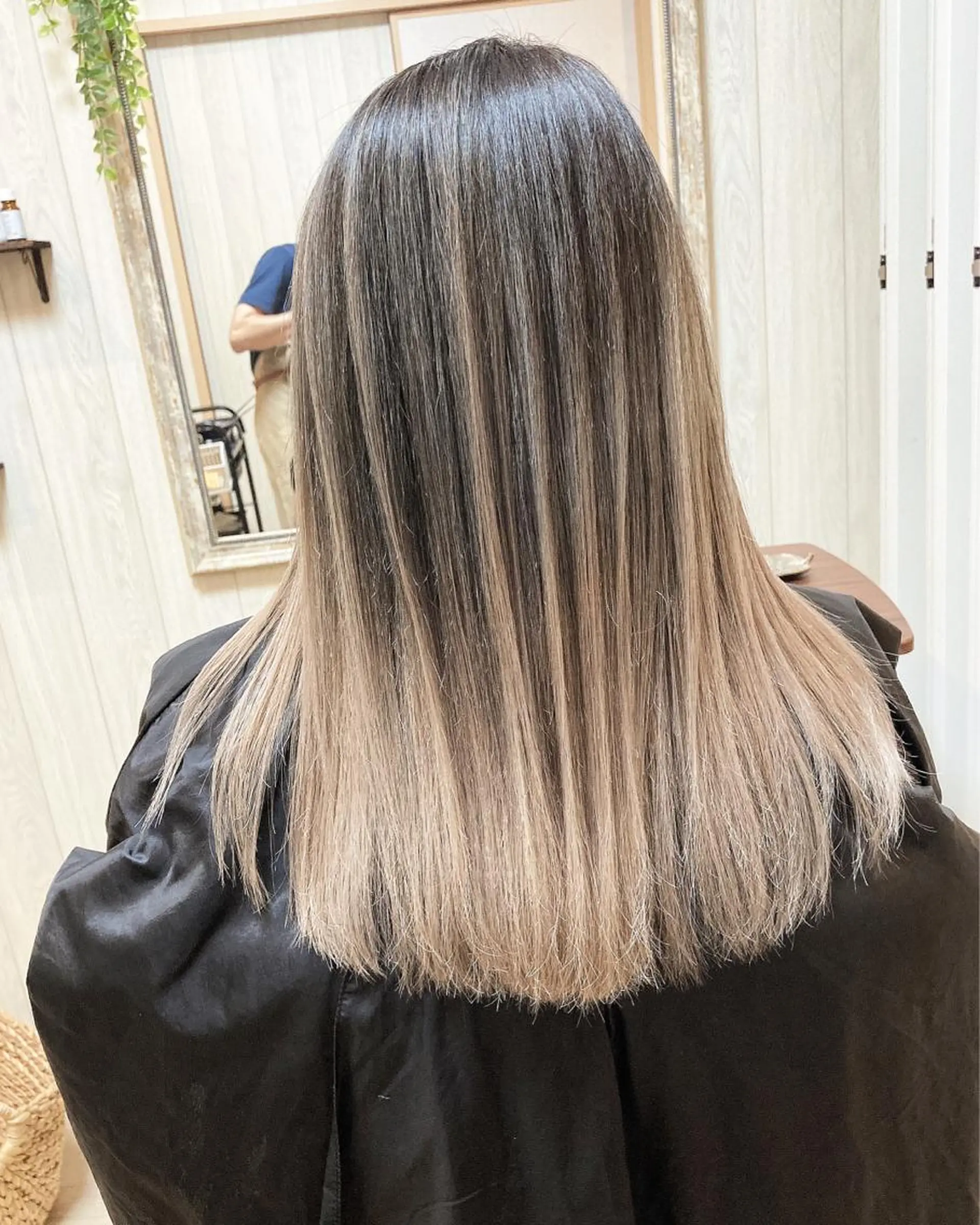 セミロング カラー MERCI所属・マツモト コウダイのヘアスタイル