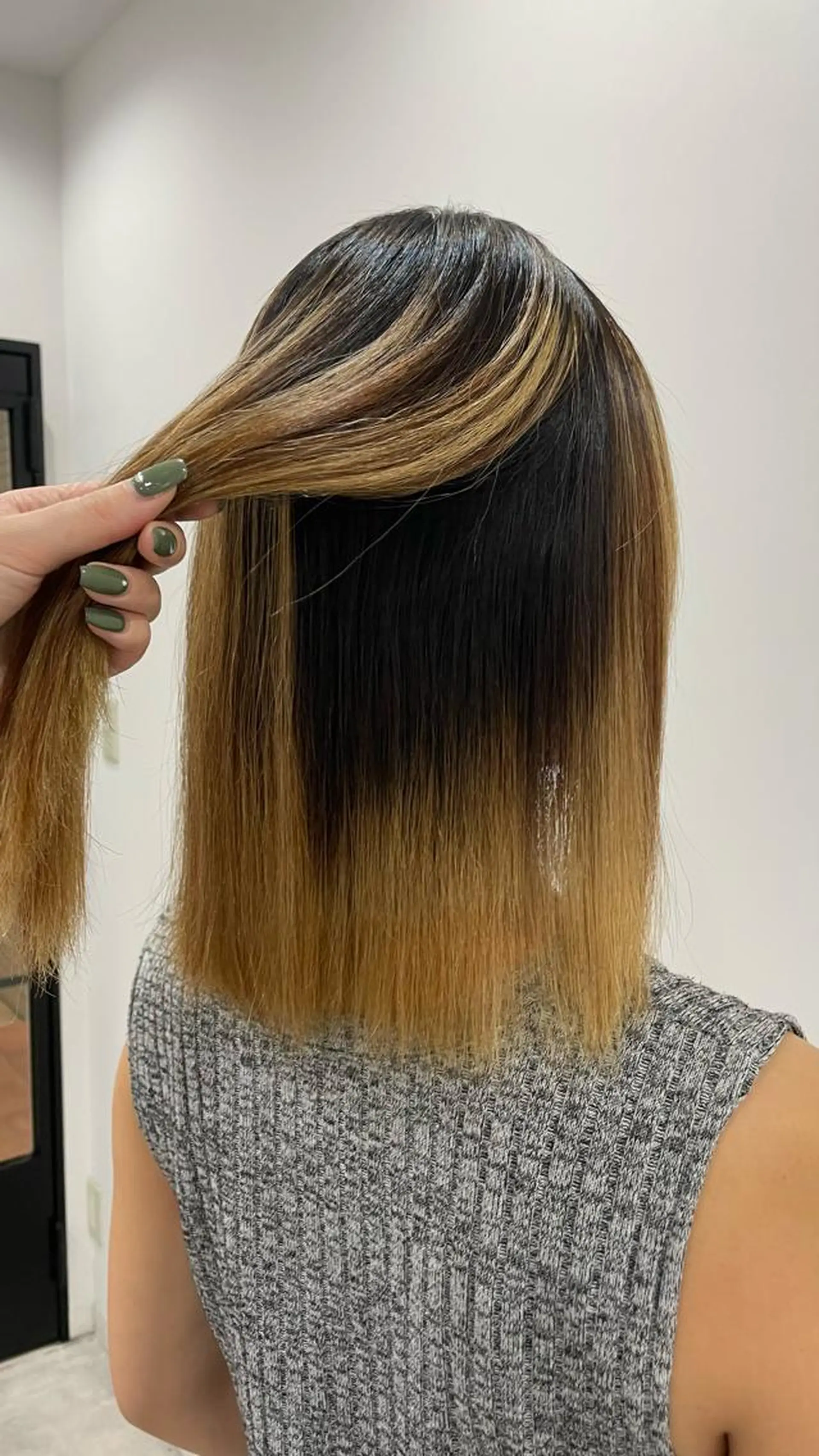 ミディアム 縮毛矯正 カット 縮毛矯正 トリートメント ニシザカ マナのヘアスタイル