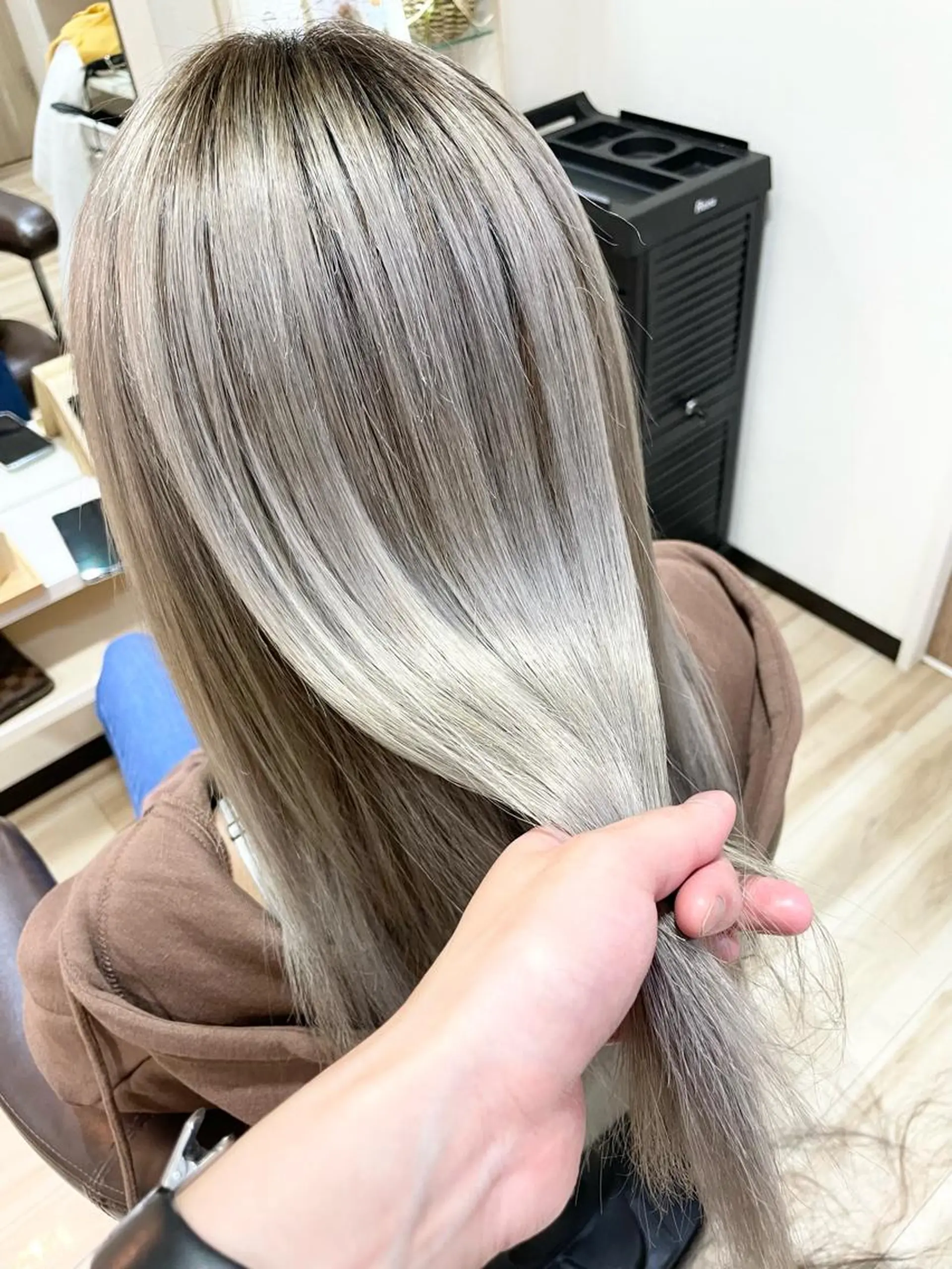 セミロング カラー 🌈派手髪ハイトーン 🌈鈴木亮太🌈のヘアスタイル
