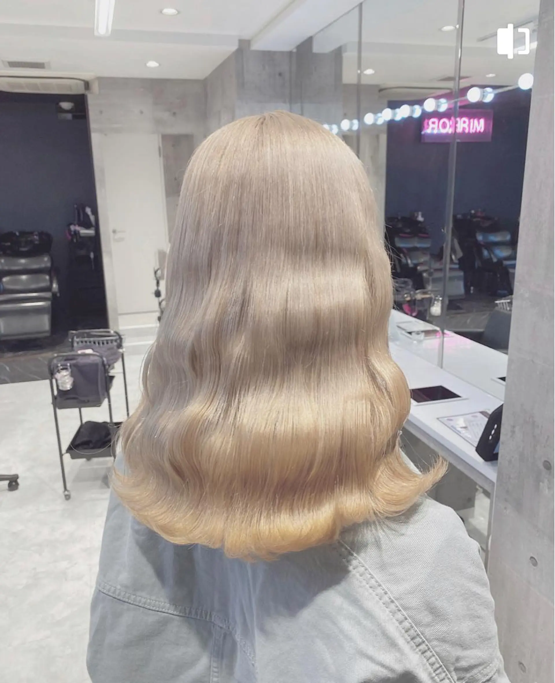 ロング 🩵ムラ修正ブリーチ 🩵 YUUのヘアスタイル