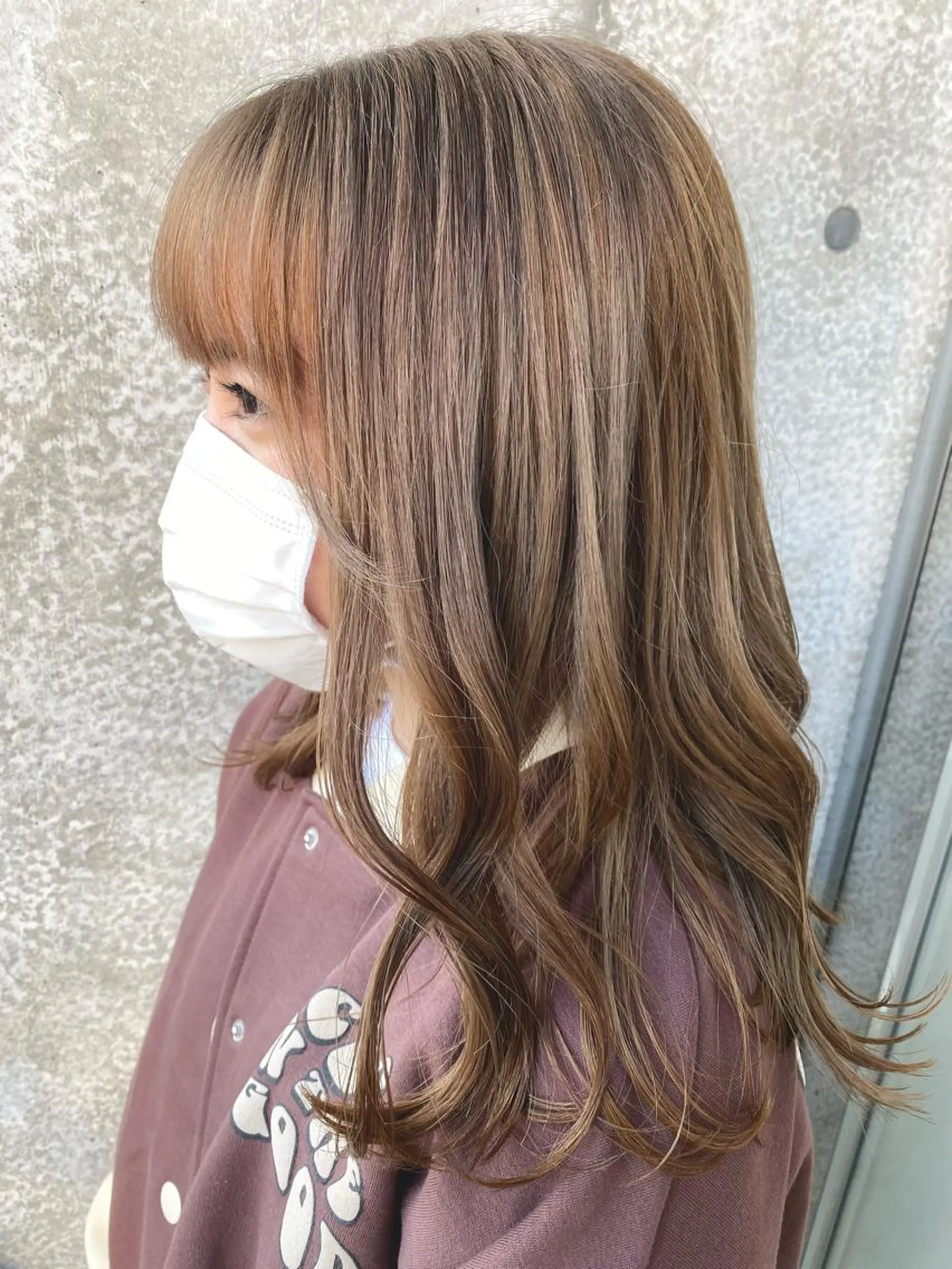 ロング カラー ベージュカラー ブリーチ ミルクティーベージュ エクステ／インナー カラー 礒野朱里のヘアスタイル