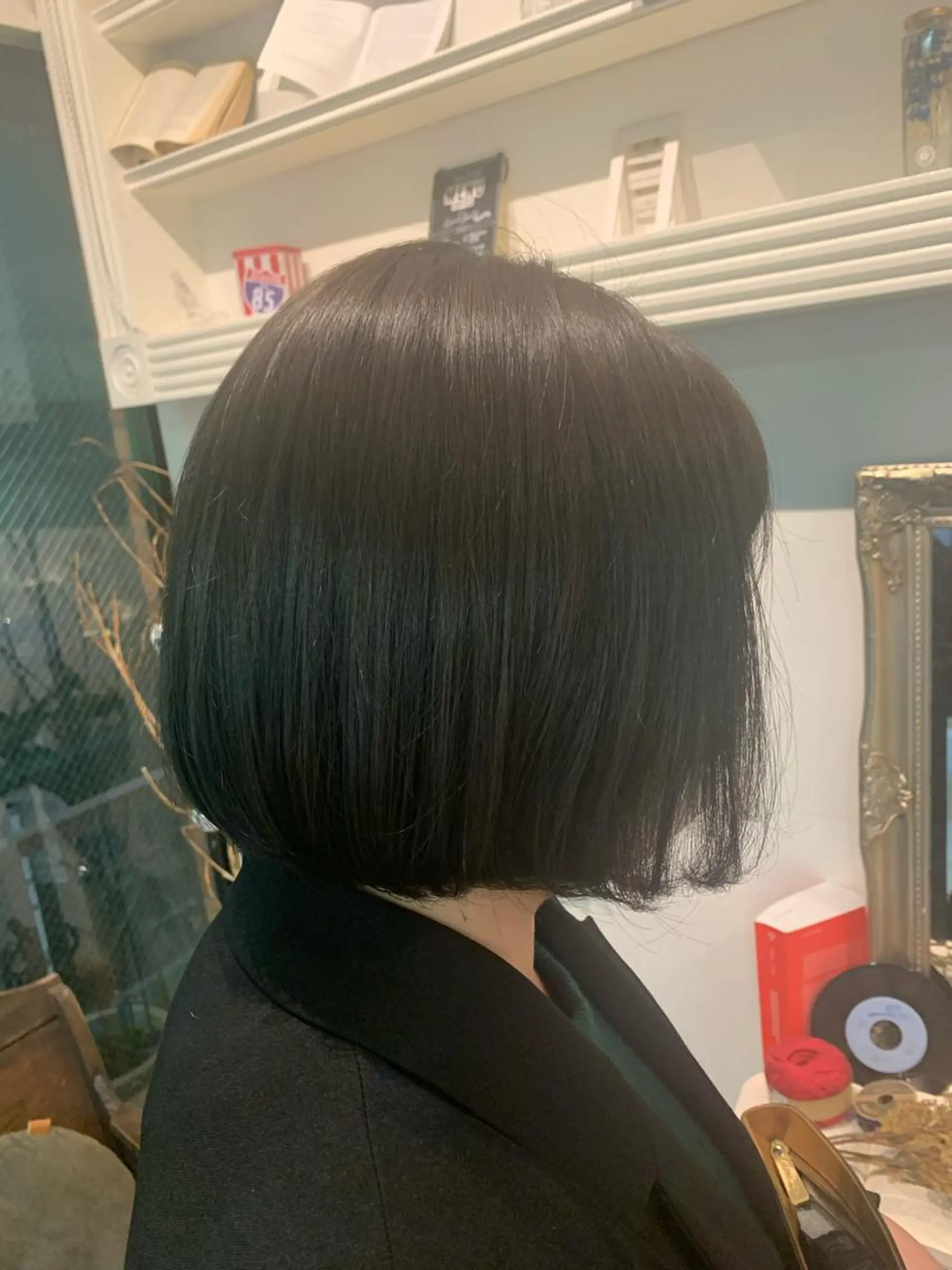 ショート カラー ハイトーン/レイヤー 💜Akaneのヘアスタイル