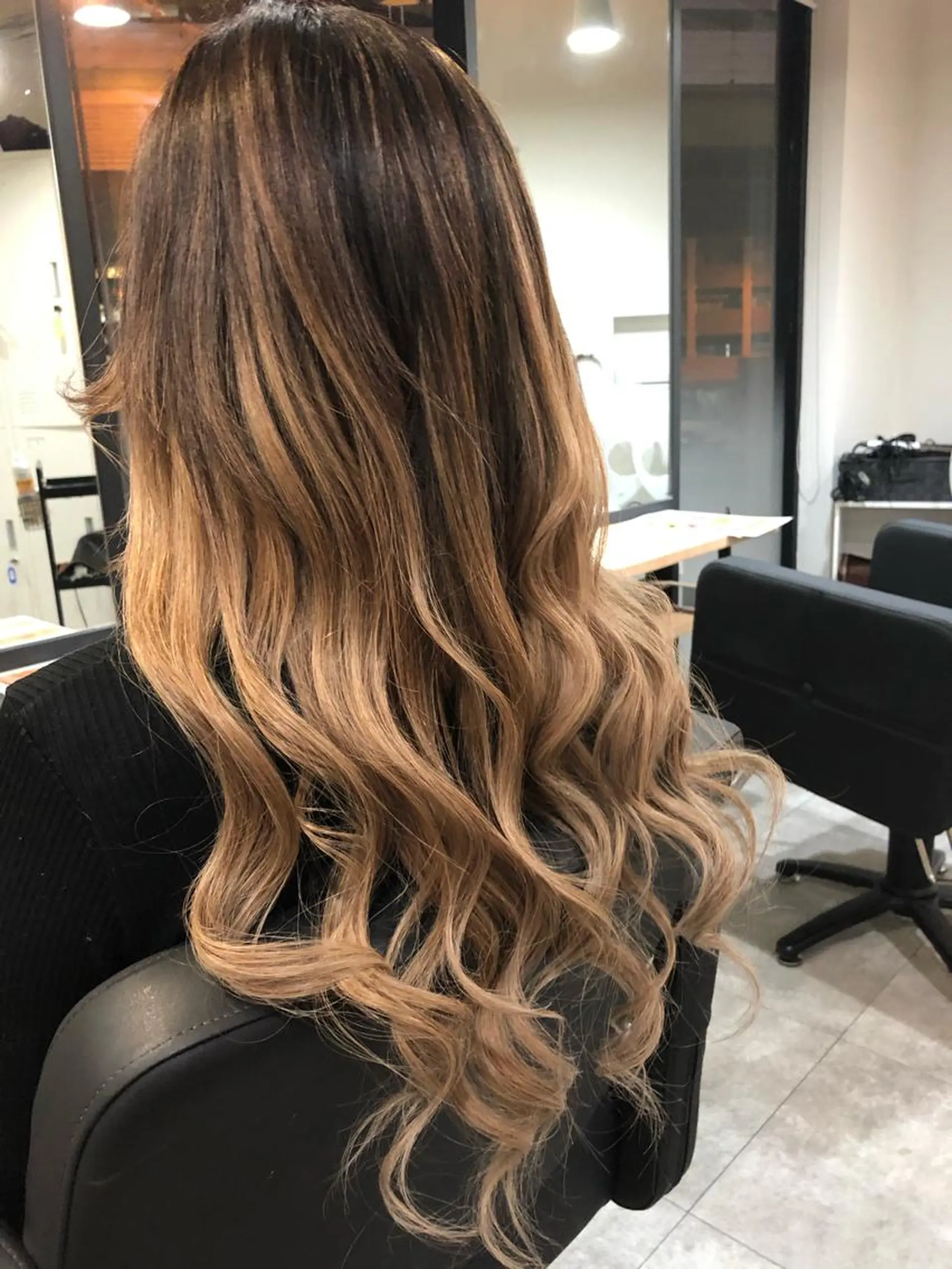 ロング カラー グラデーションカラー エクステ alpha. カラーエクステ下妻のヘアスタイル