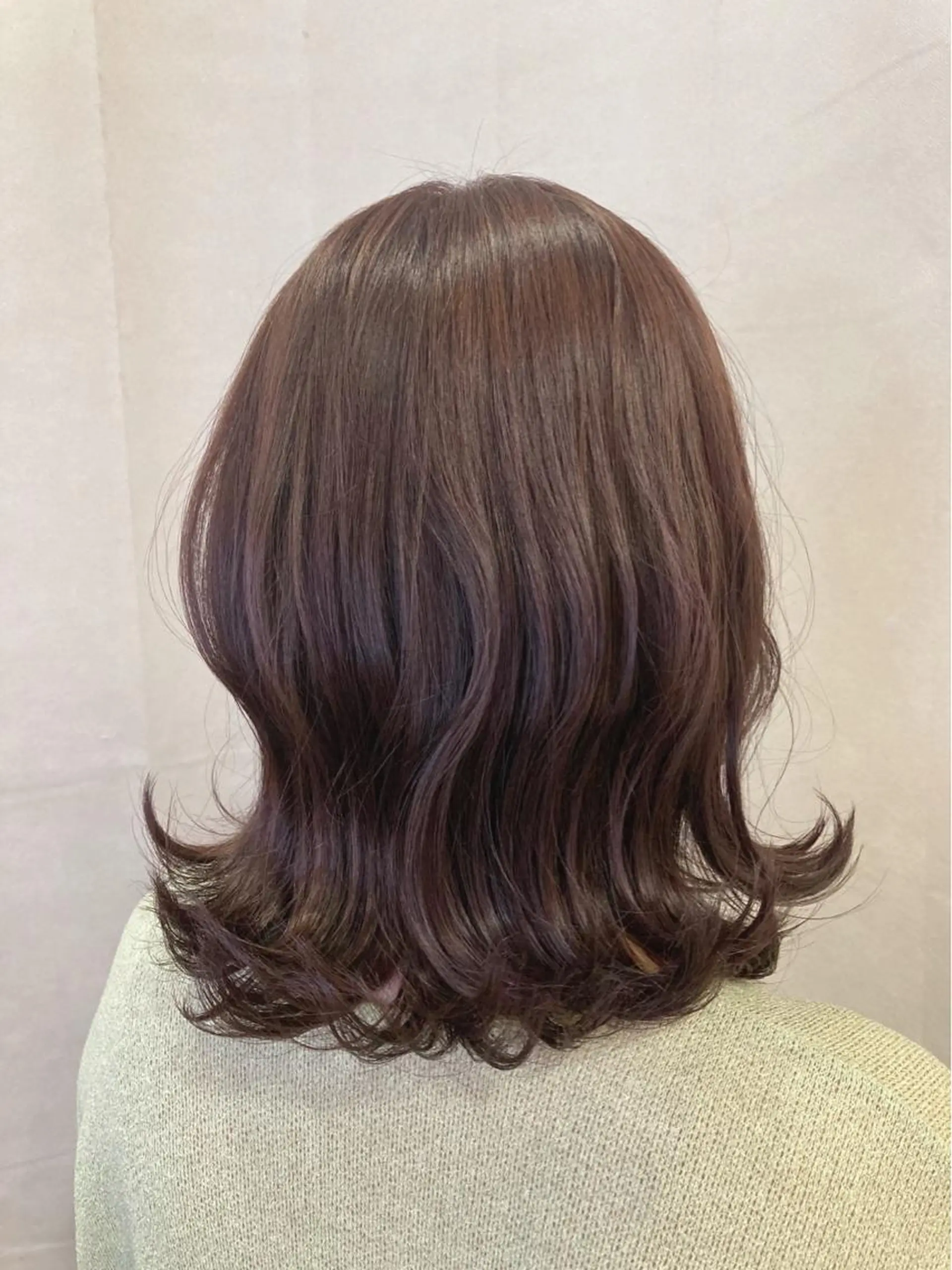 ミディアム カラー 宮原 佳苗のヘアスタイル