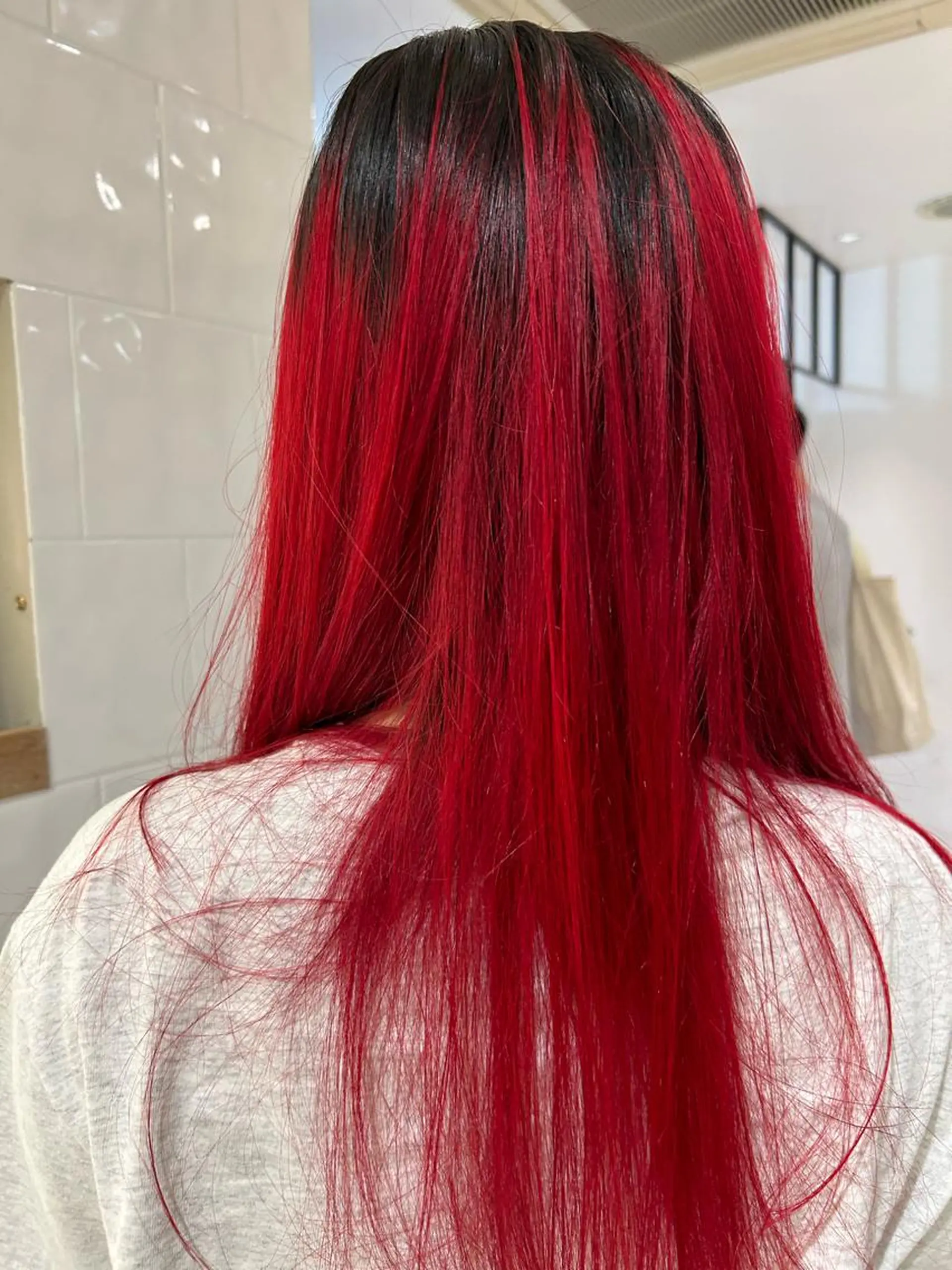 ロング カラー レッドカラー カット ヘアカラー トリートメント Loom.所属・村上雅人 ナチュラルモードのヘアスタイル