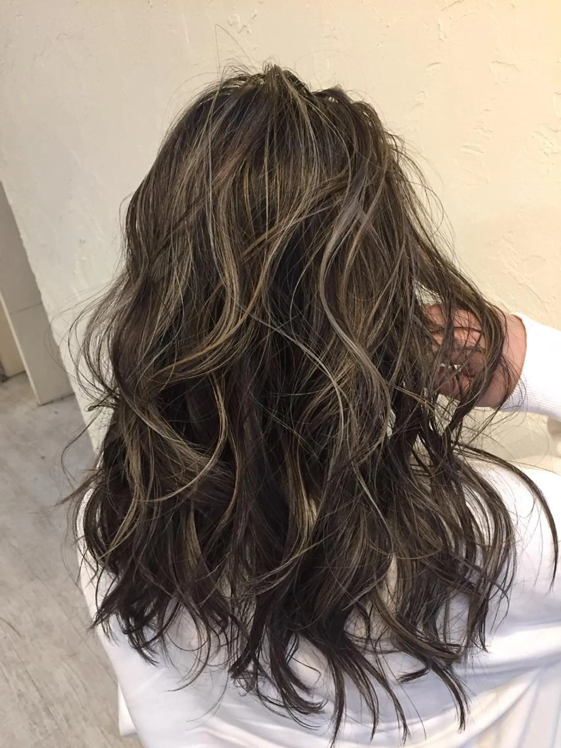 セミロング カラー カット ヘアカラー 韓国レイヤー外国人風 透明感カラー髪質改善のヘアスタイル