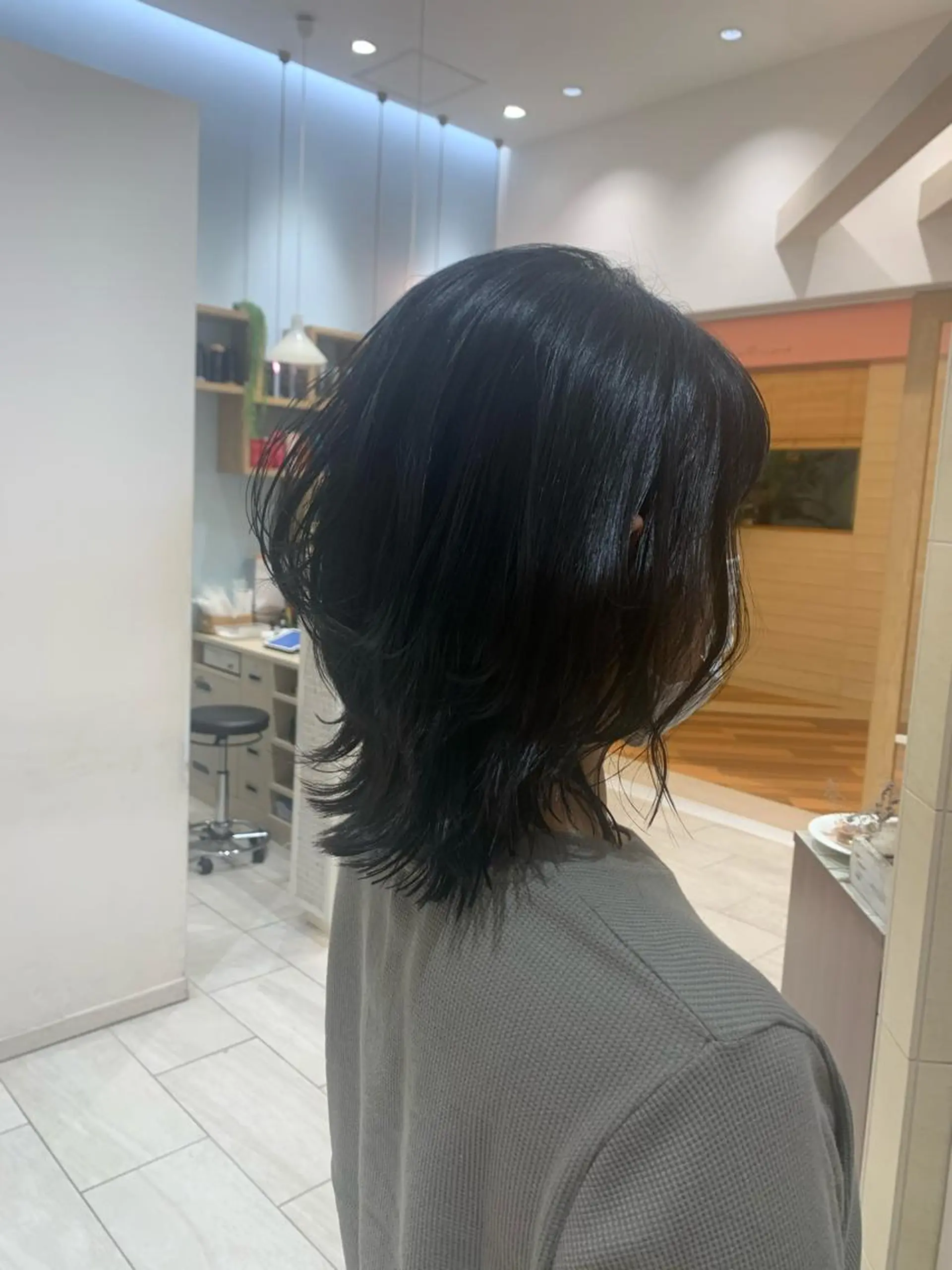 ミディアム ミディアムレイヤー くびれヘア レイヤーカット 伊藤 麻菜実のヘアスタイル