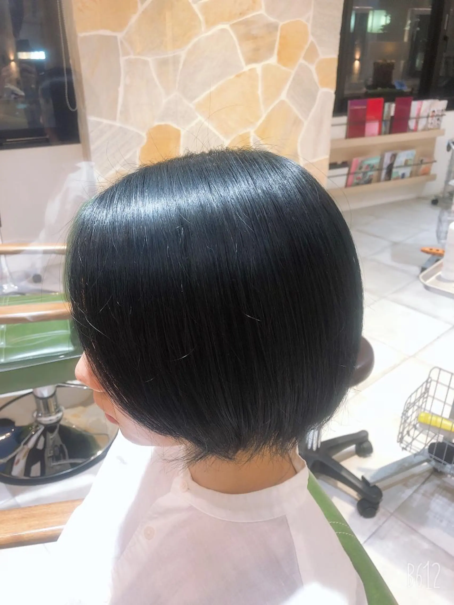 ショート カラー 黒髪 ブリーチ ブルーカラー ブルーブラック EARTH志木/佐藤 氷河のヘアスタイル