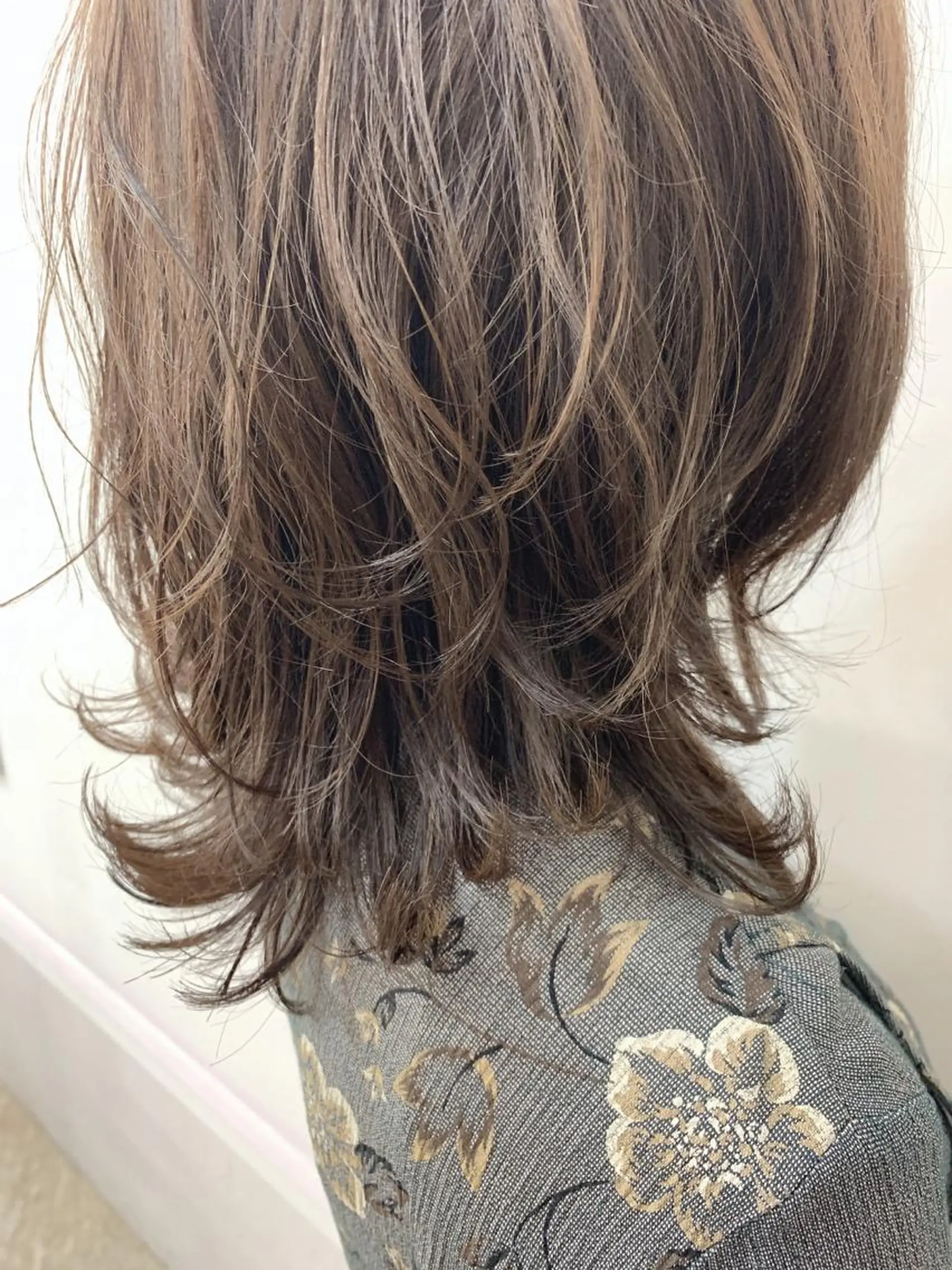 カラー ハイライトカラー カット ヘアカラー トリートメント chama レイヤーカットのヘアスタイル