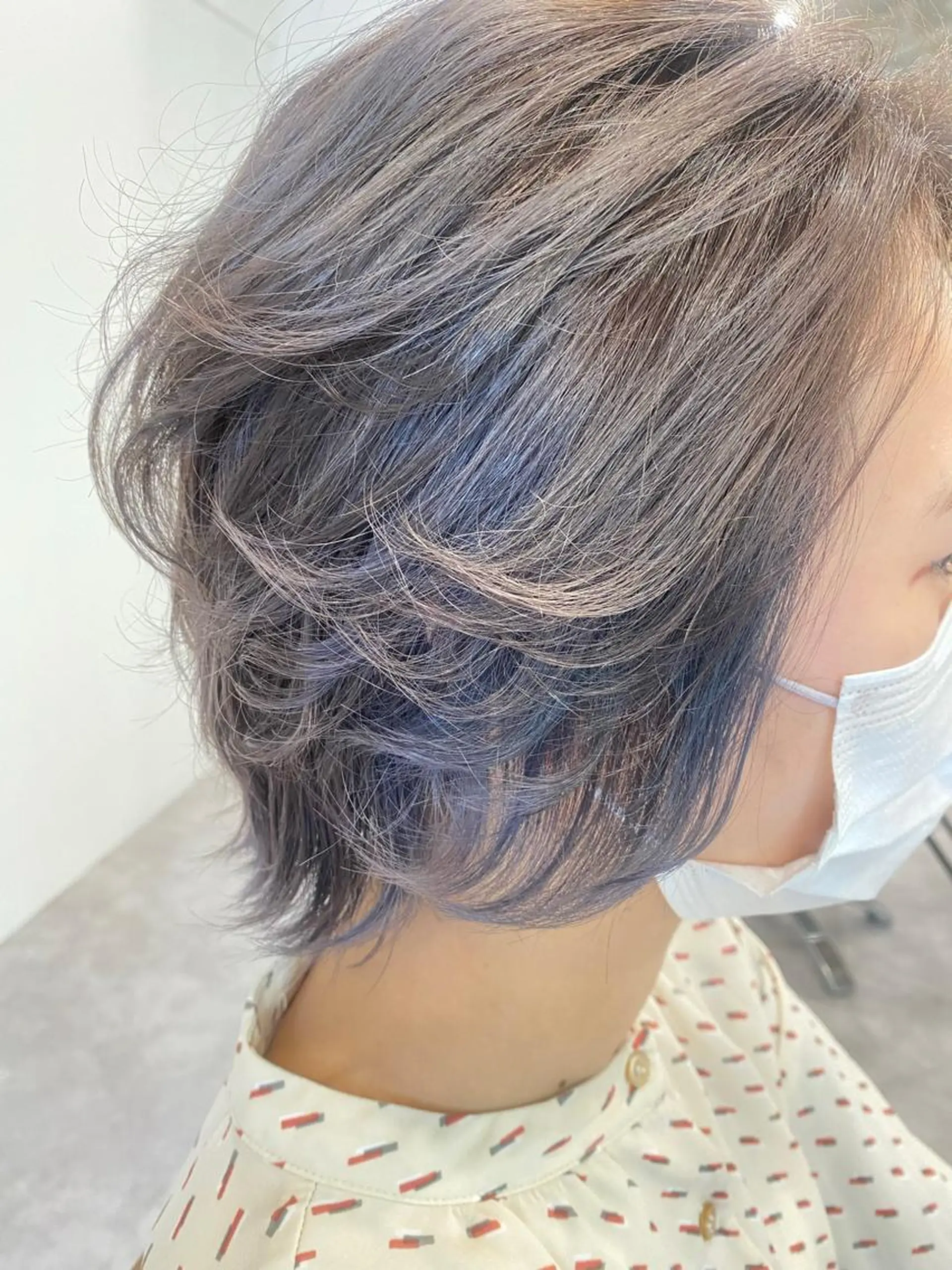 ショート カラー ブルーカラー ブルーバイオレット イヤリングカラー ハイトーンカラー バイオレットカラー カット ヘアカラー 仲矢 あゆ美のヘアスタイル