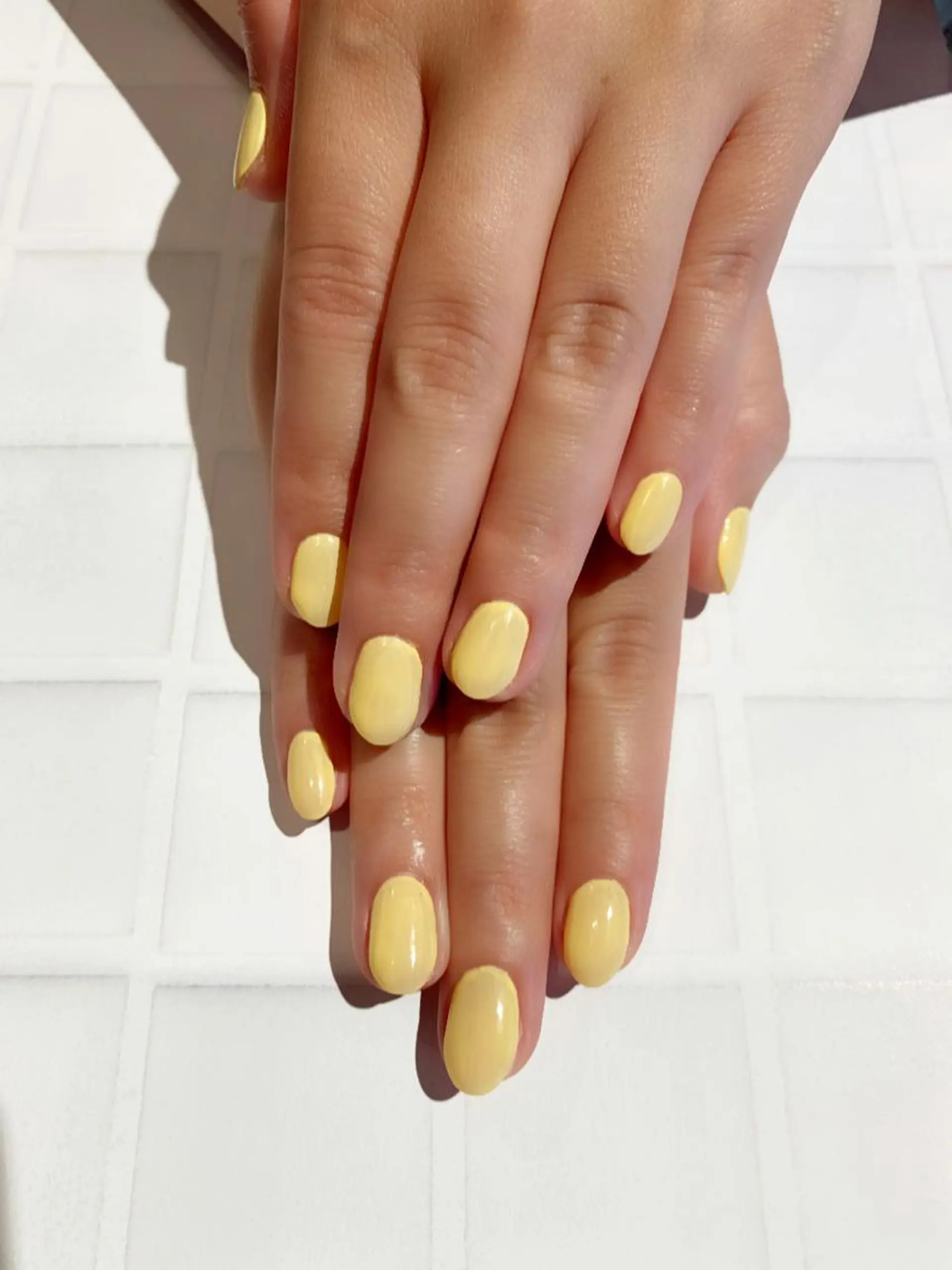 ネイル ワンカラーネイル 黄色 赤木 理紗のマツエク・マツパデザイン